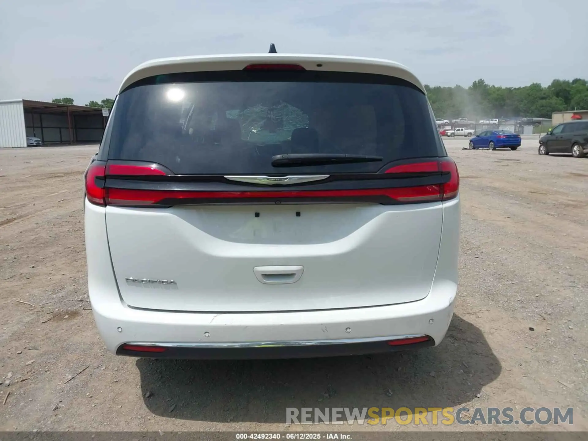 16 fotografías del automóvil dañado 2C4RC1BGXPR531396 CHRYSLER PACIFICA 2023