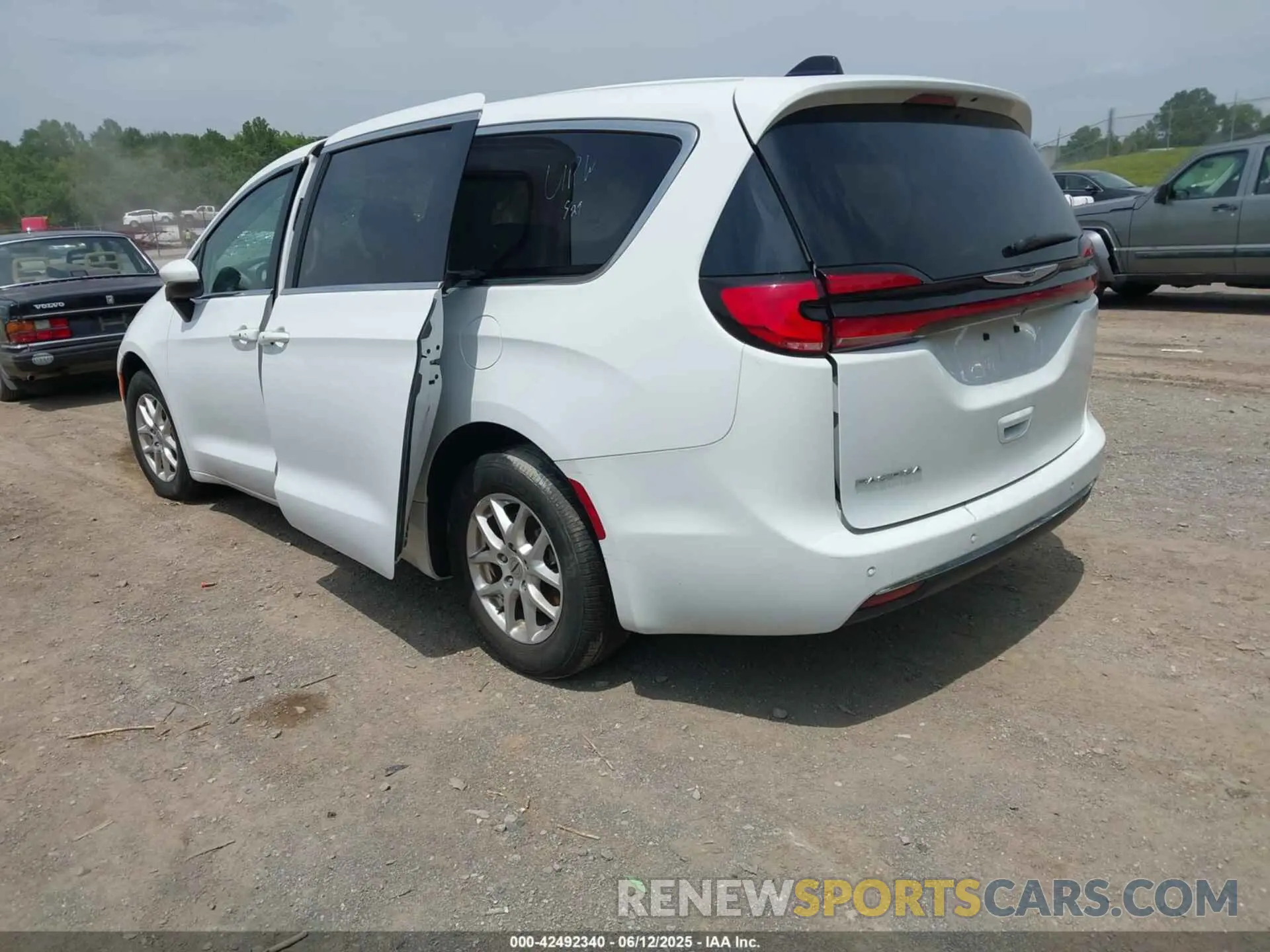 3 fotografías del automóvil dañado 2C4RC1BGXPR531396 CHRYSLER PACIFICA 2023