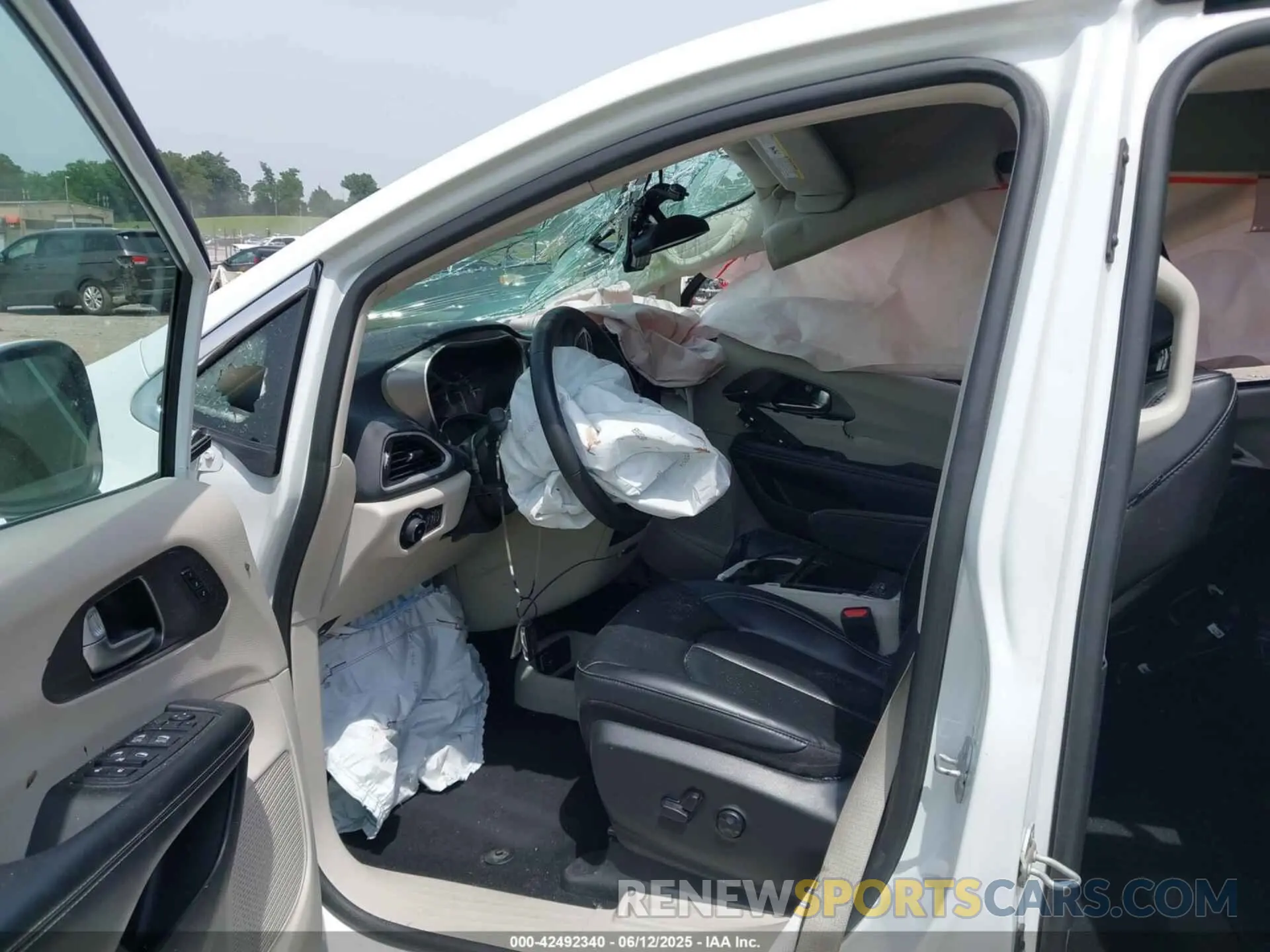 5 fotografías del automóvil dañado 2C4RC1BGXPR531396 CHRYSLER PACIFICA 2023