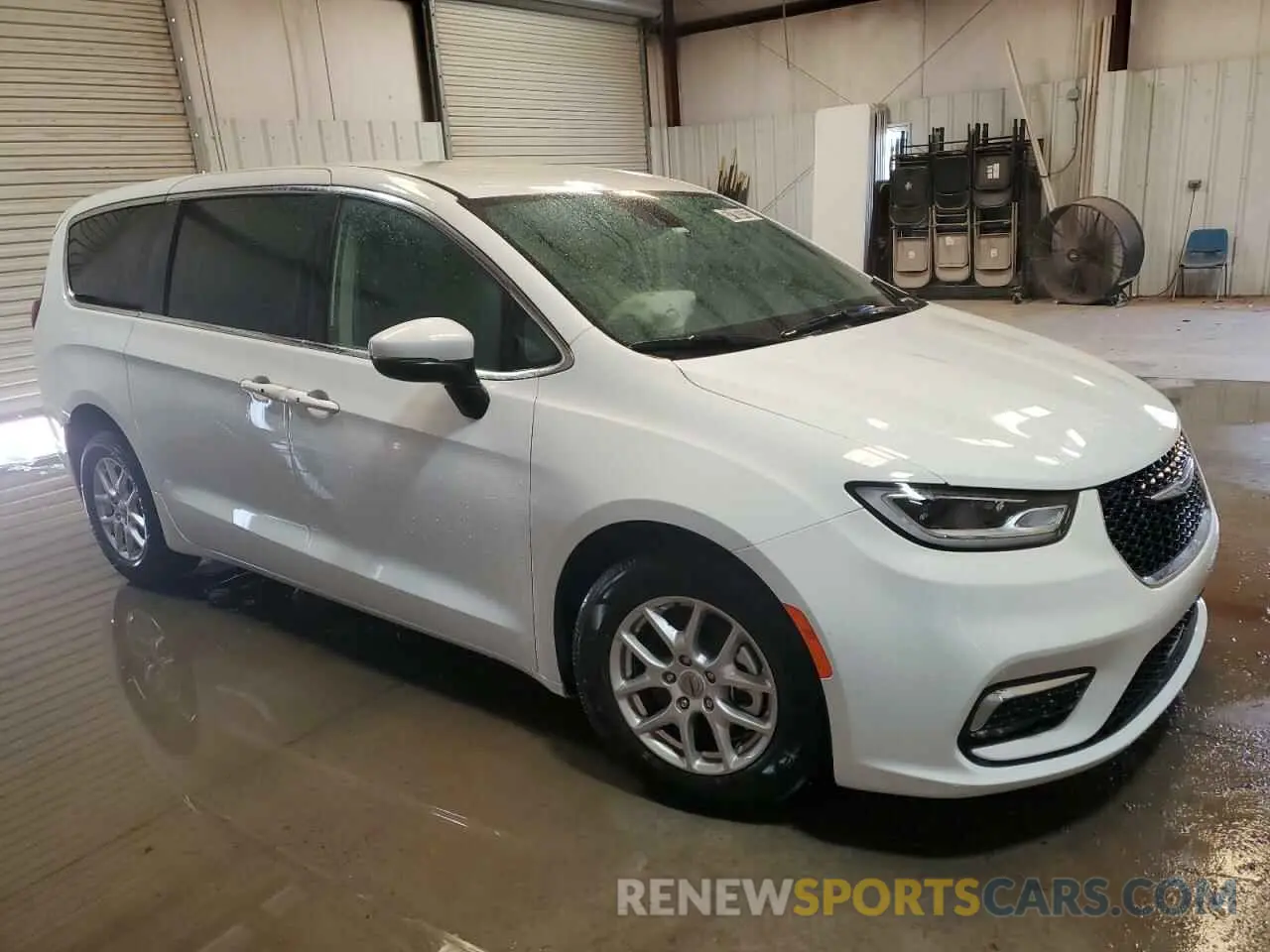 4 fotografías del automóvil dañado 2C4RC1BGXPR540177 CHRYSLER PACIFICA 2023