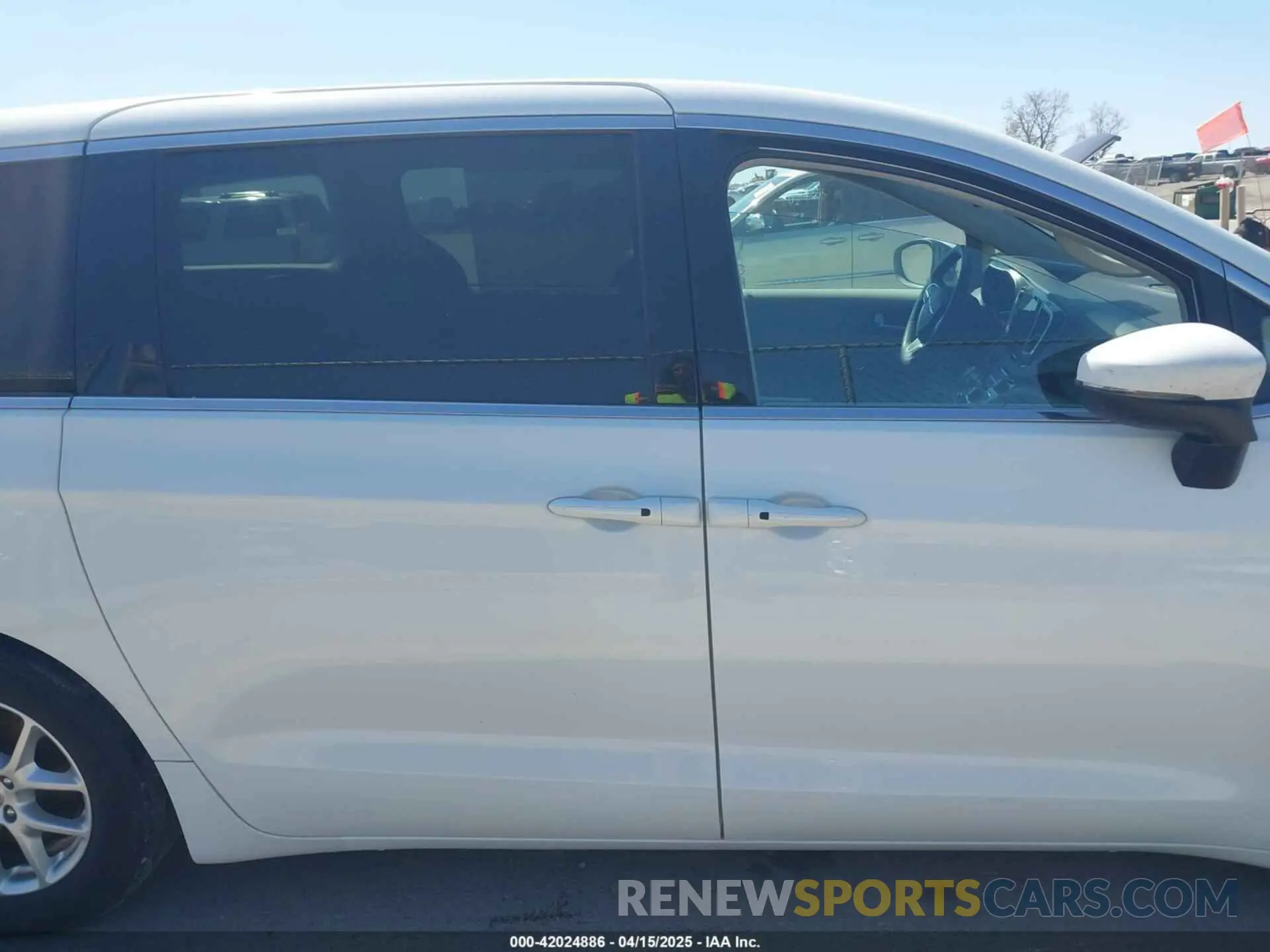 13 fotografías del automóvil dañado 2C4RC1BGXPR547212 CHRYSLER PACIFICA 2023