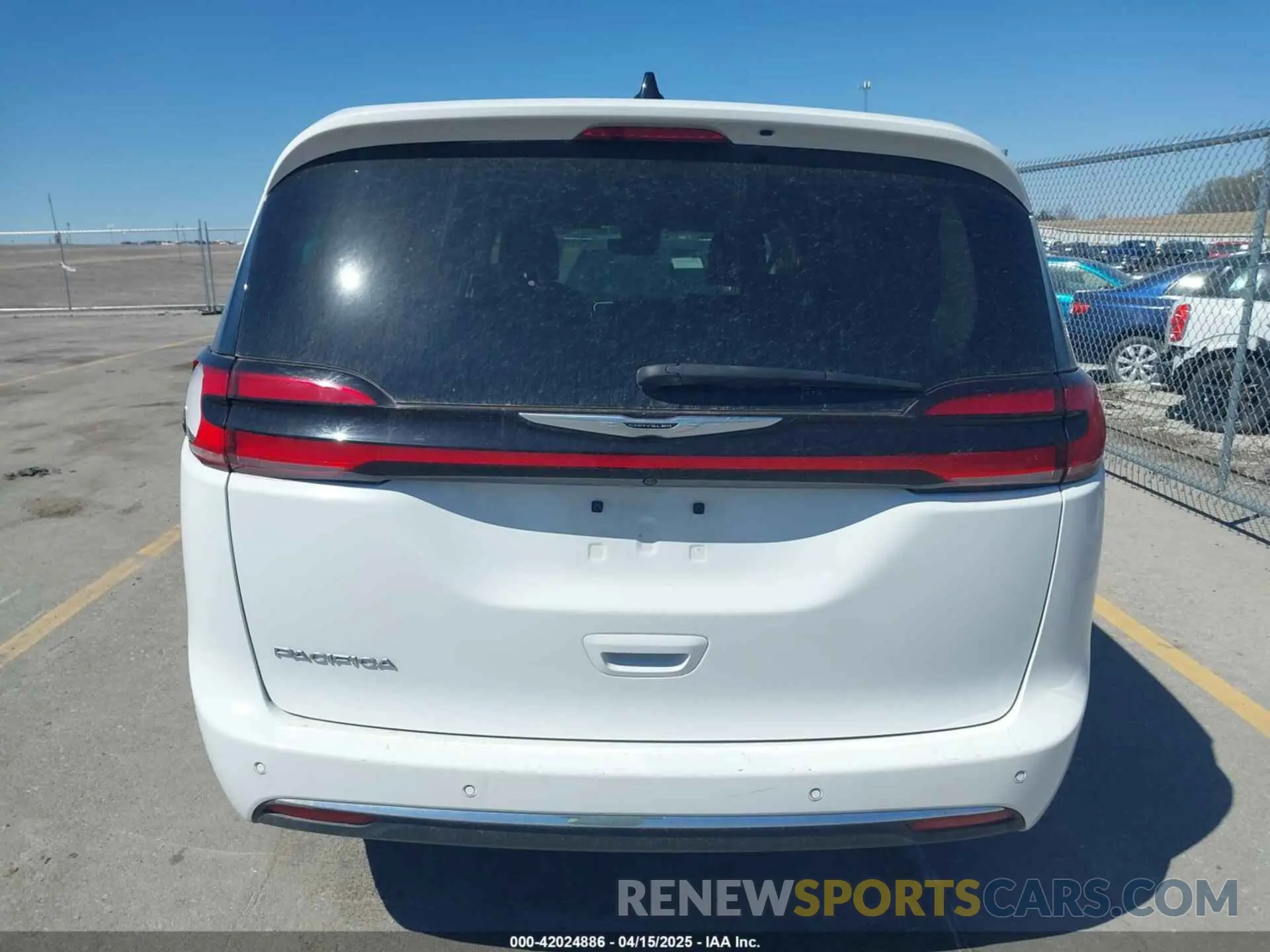 16 fotografías del automóvil dañado 2C4RC1BGXPR547212 CHRYSLER PACIFICA 2023