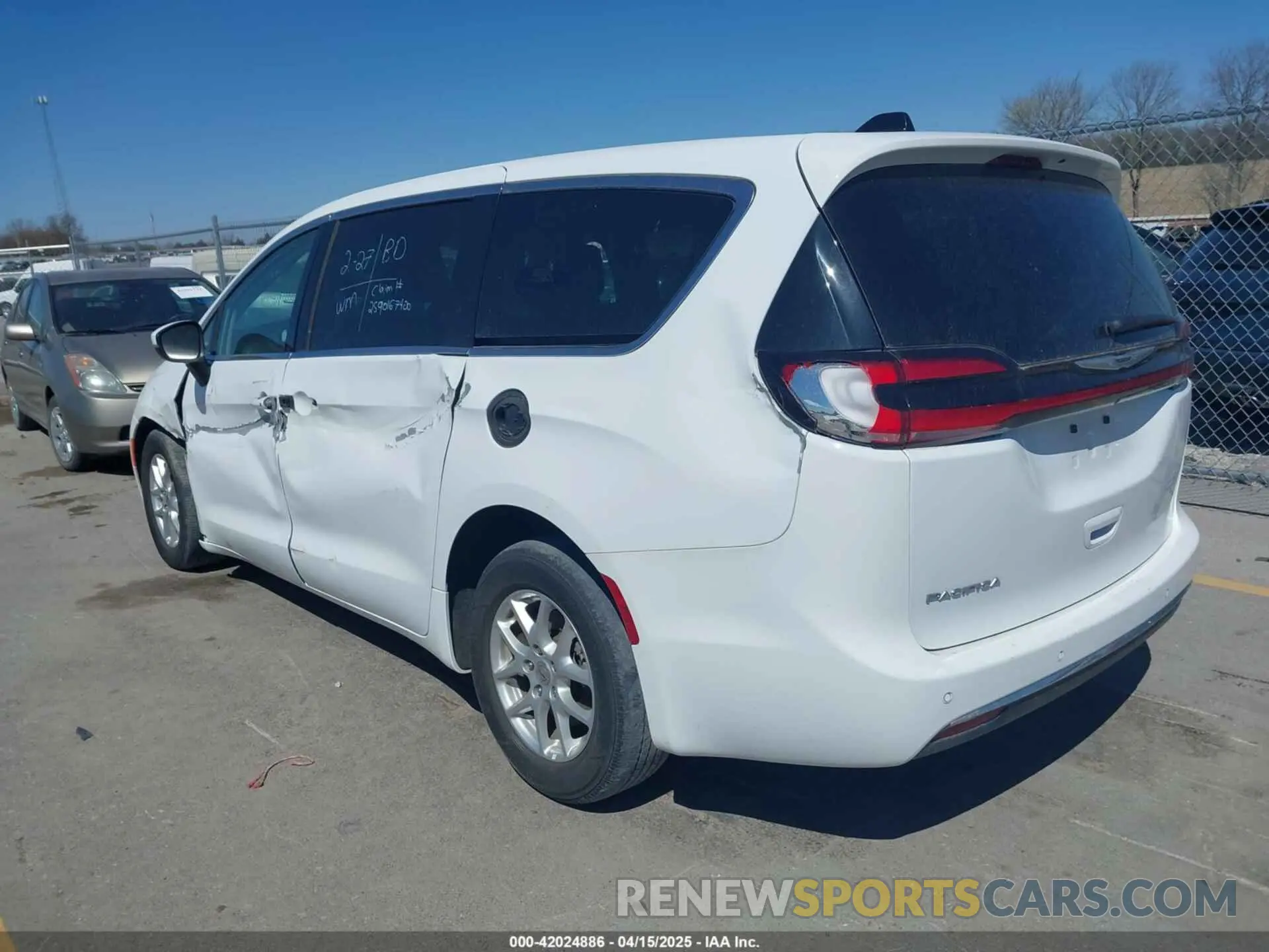 3 fotografías del automóvil dañado 2C4RC1BGXPR547212 CHRYSLER PACIFICA 2023