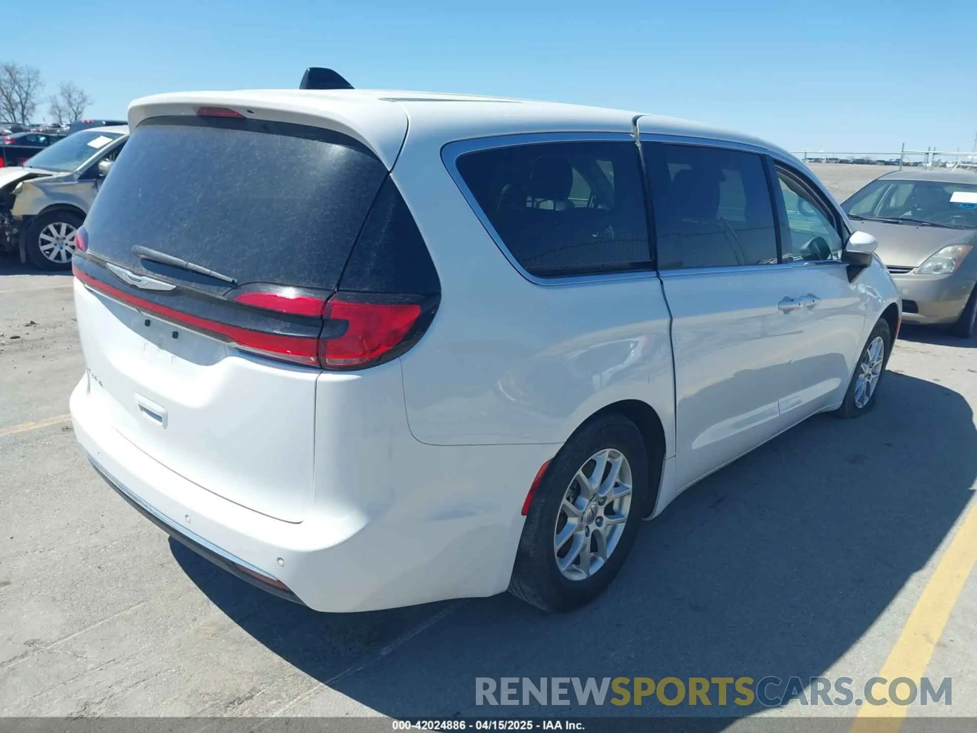 4 fotografías del automóvil dañado 2C4RC1BGXPR547212 CHRYSLER PACIFICA 2023