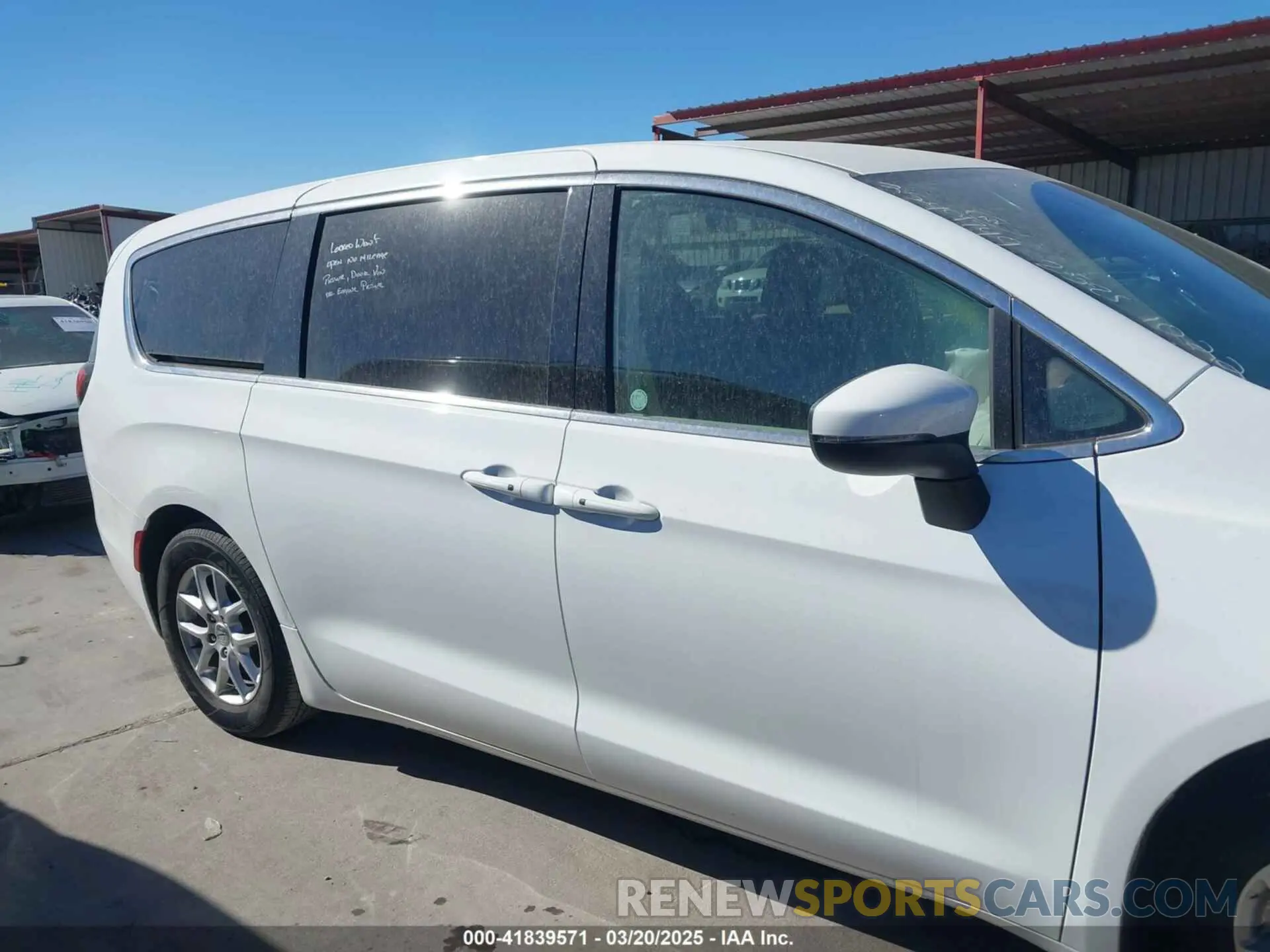 13 fotografías del automóvil dañado 2C4RC1BGXPR581022 CHRYSLER PACIFICA 2023
