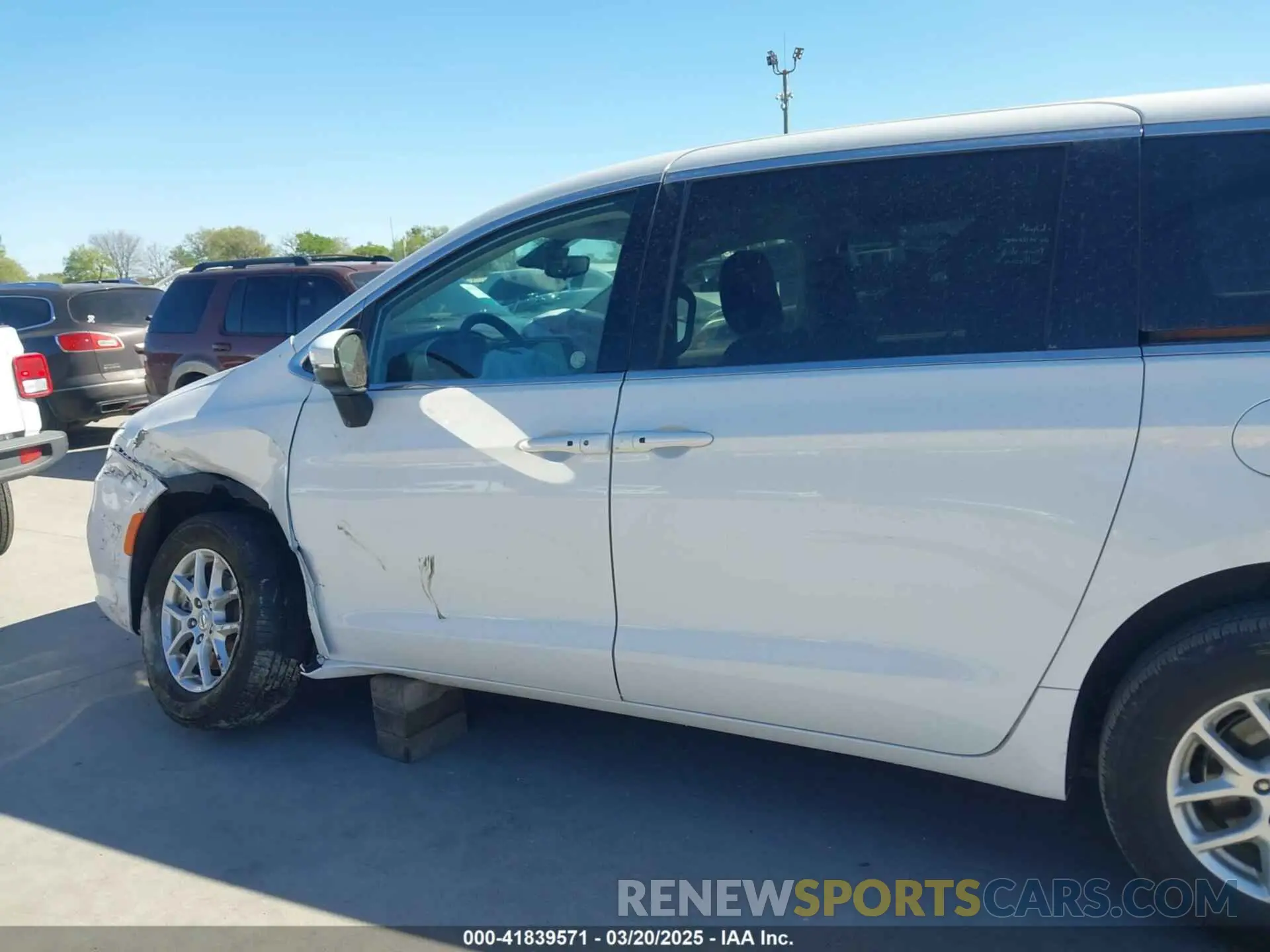 14 fotografías del automóvil dañado 2C4RC1BGXPR581022 CHRYSLER PACIFICA 2023