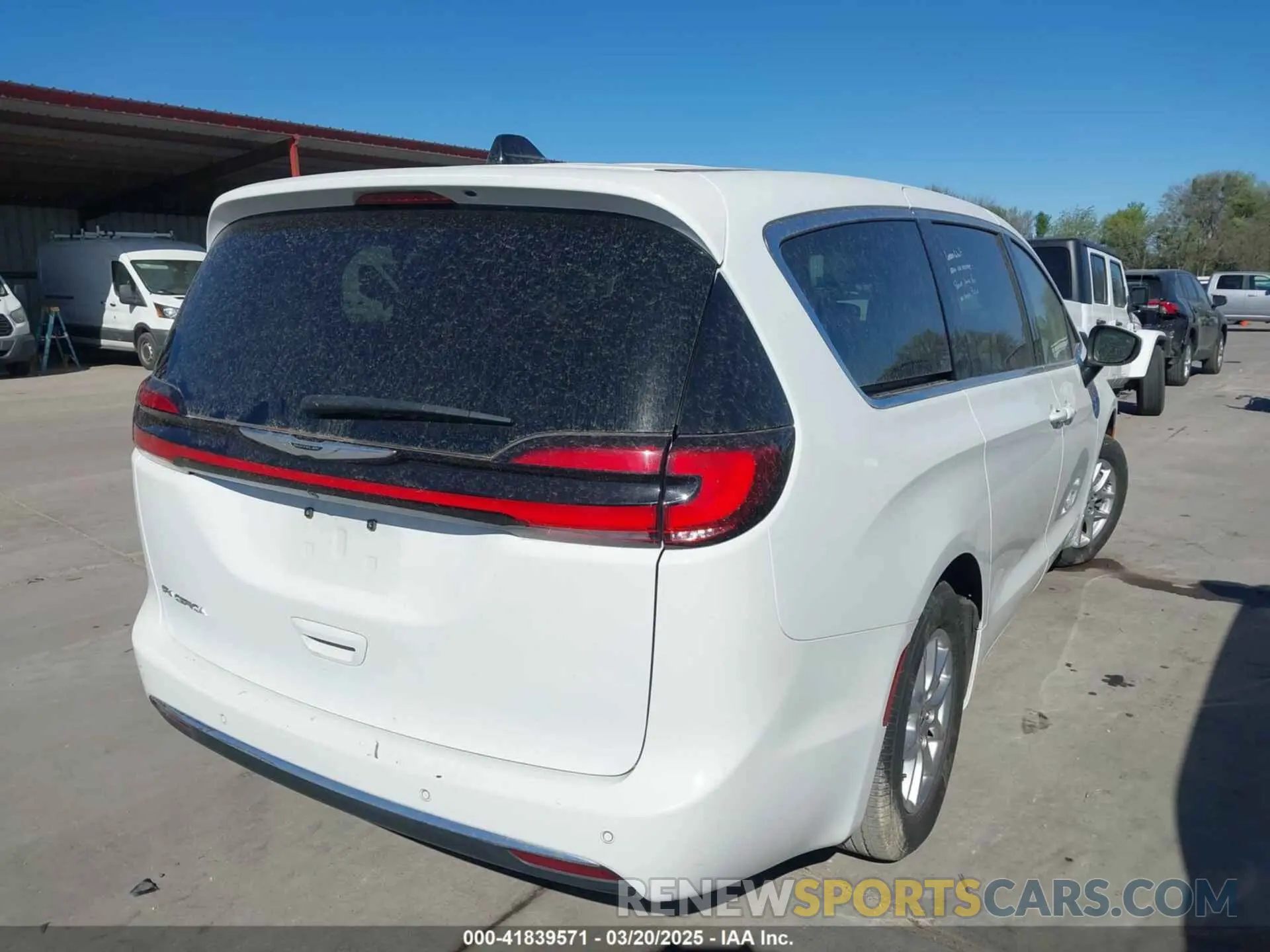 4 fotografías del automóvil dañado 2C4RC1BGXPR581022 CHRYSLER PACIFICA 2023