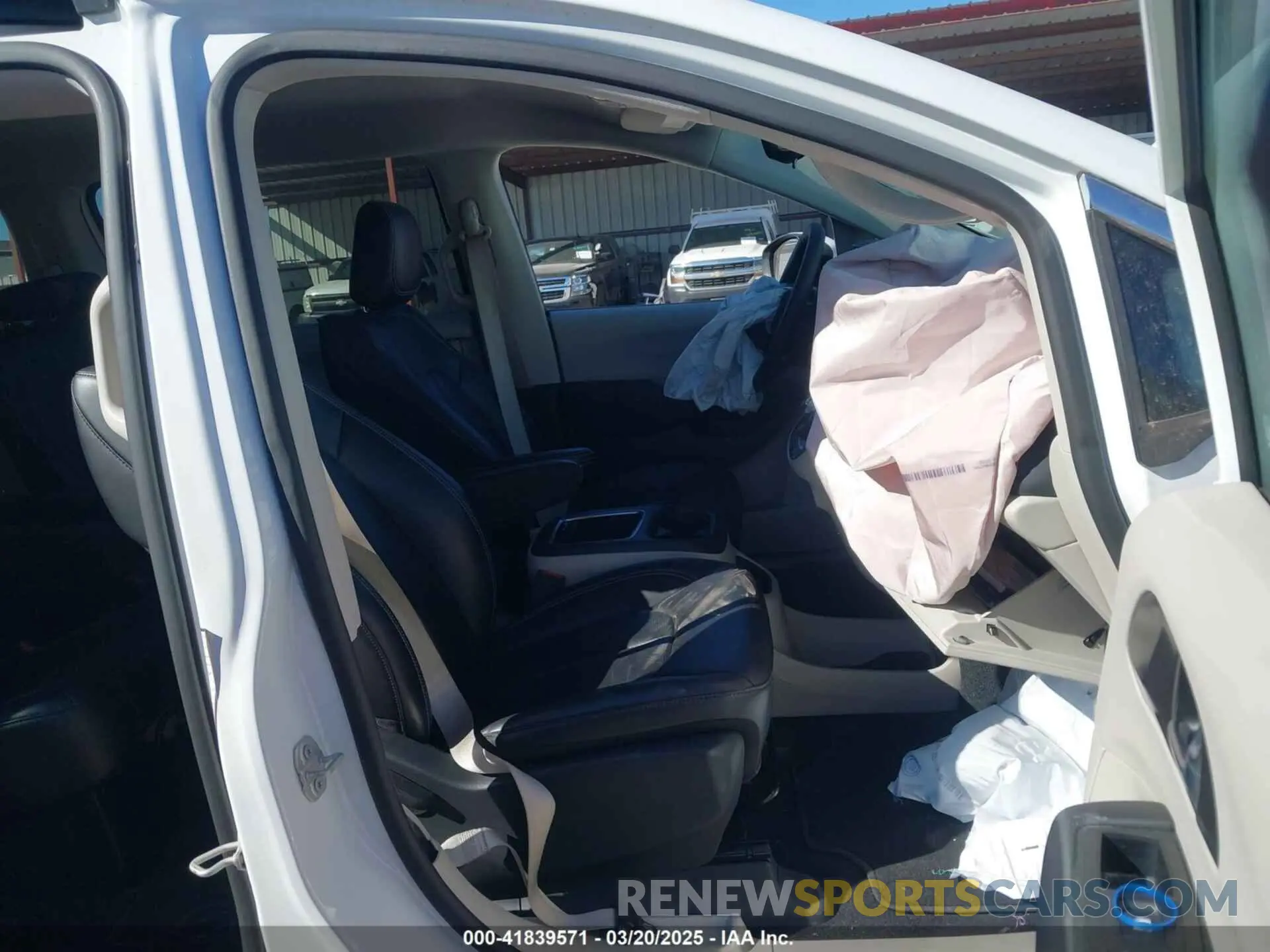 5 fotografías del automóvil dañado 2C4RC1BGXPR581022 CHRYSLER PACIFICA 2023