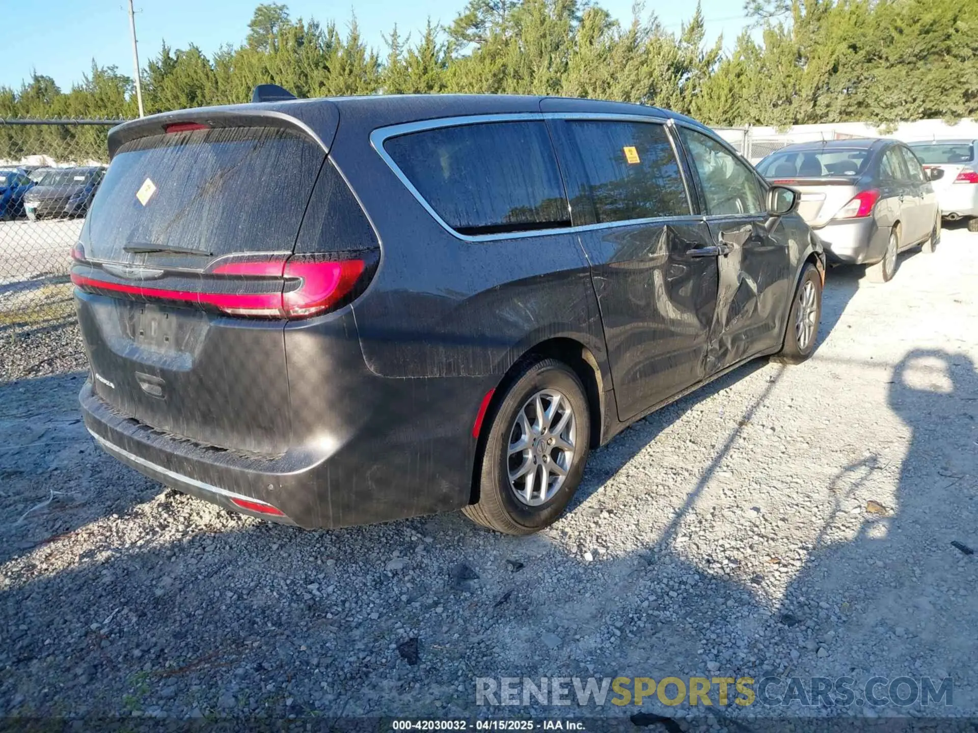 4 fotografías del automóvil dañado 2C4RC1BGXPR586754 CHRYSLER PACIFICA 2023