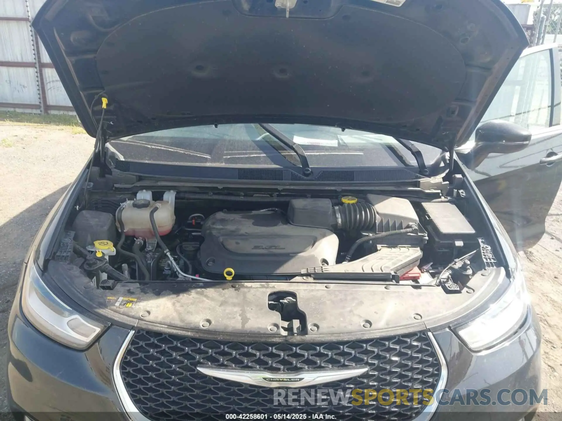 10 fotografías del automóvil dañado 2C4RC1BGXPR590965 CHRYSLER PACIFICA 2023