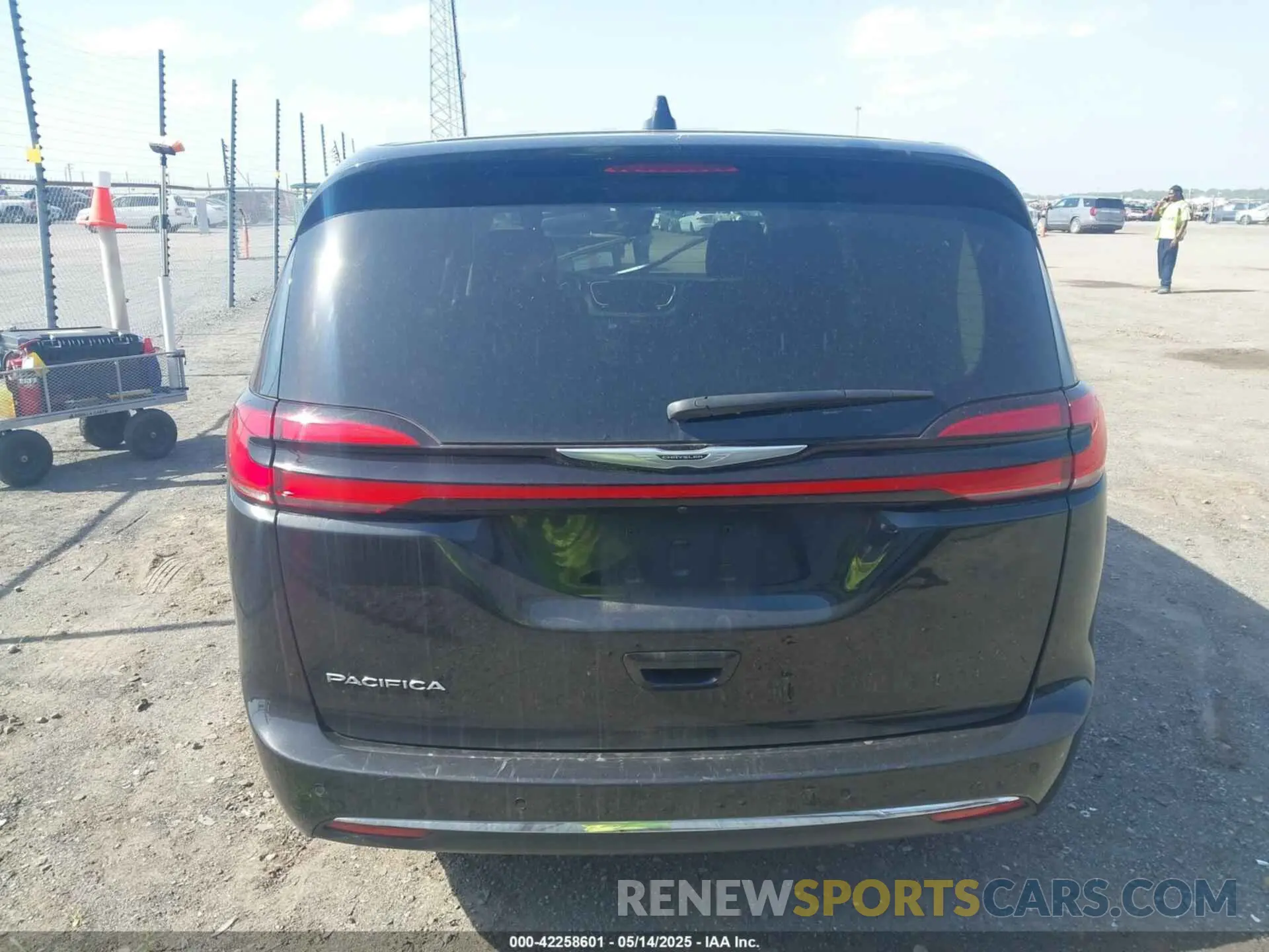 16 fotografías del automóvil dañado 2C4RC1BGXPR590965 CHRYSLER PACIFICA 2023