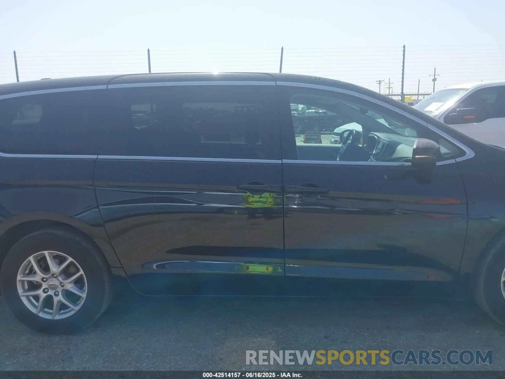 13 fotografías del automóvil dañado 2C4RC1BGXPR627545 CHRYSLER PACIFICA 2023