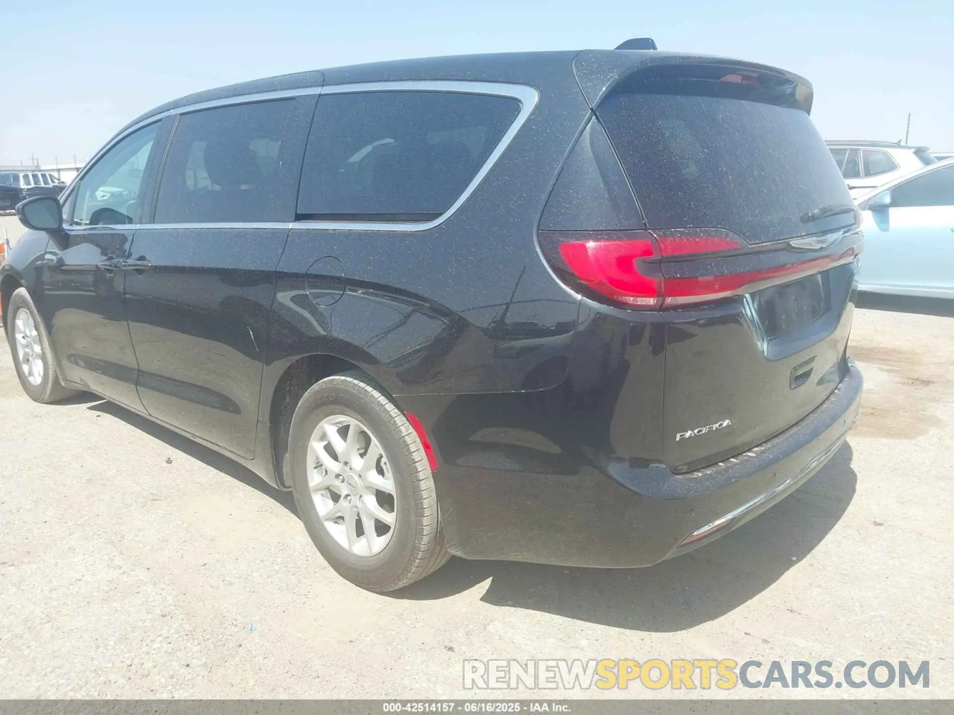 3 fotografías del automóvil dañado 2C4RC1BGXPR627545 CHRYSLER PACIFICA 2023
