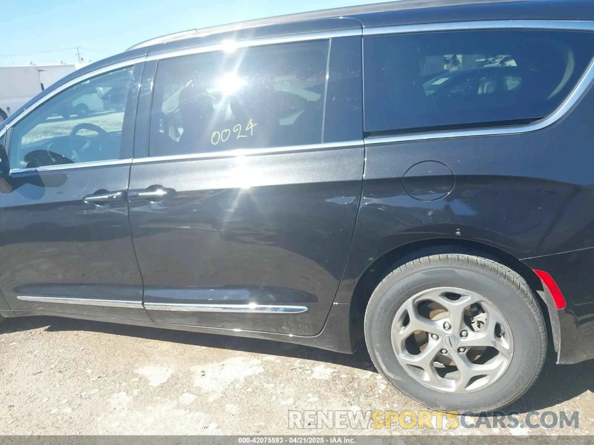 14 fotografías del automóvil dañado 2C4RC1GG0PR582107 CHRYSLER PACIFICA 2023