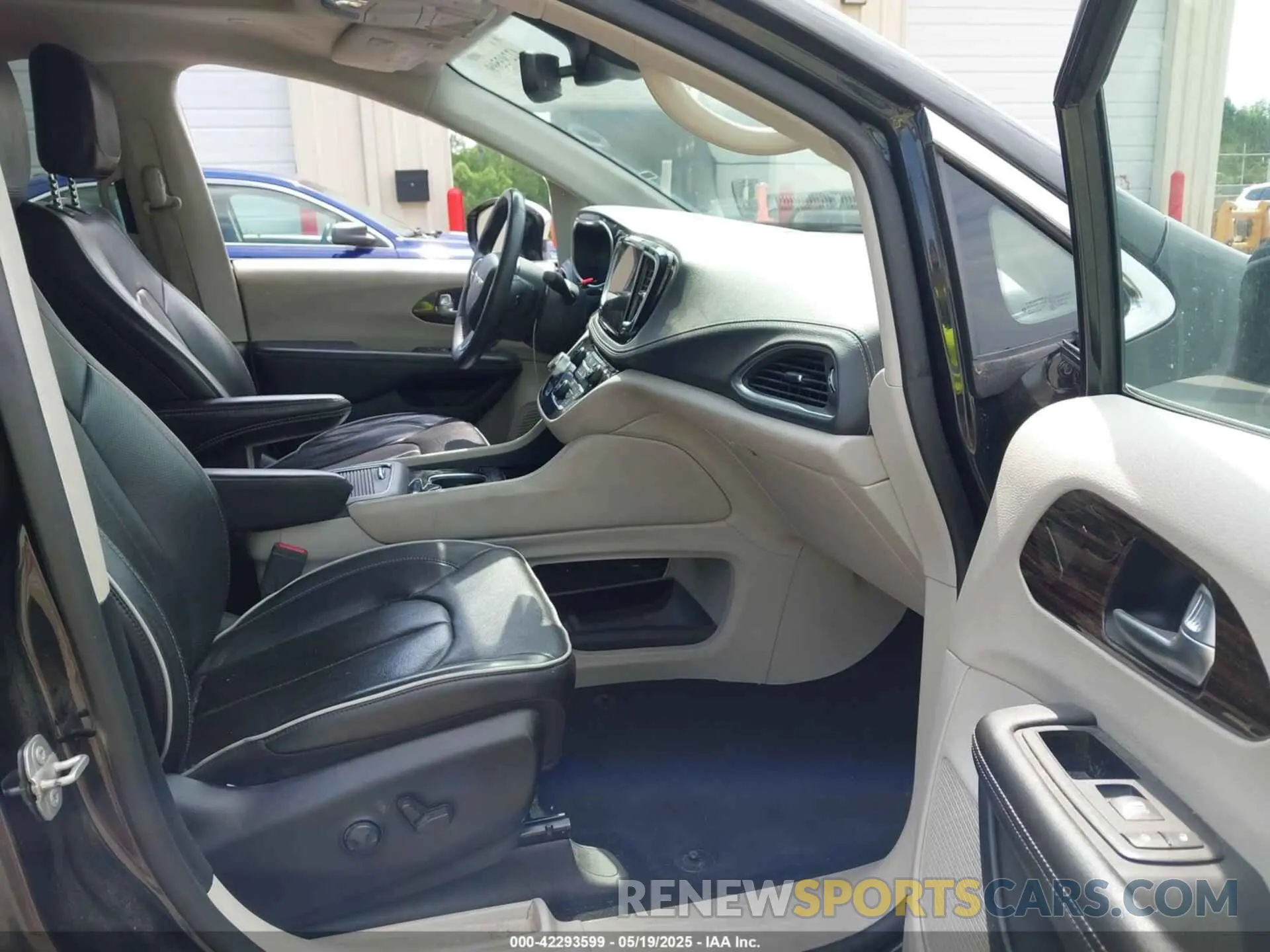 5 fotografías del automóvil dañado 2C4RC1GG4PR534609 CHRYSLER PACIFICA 2023