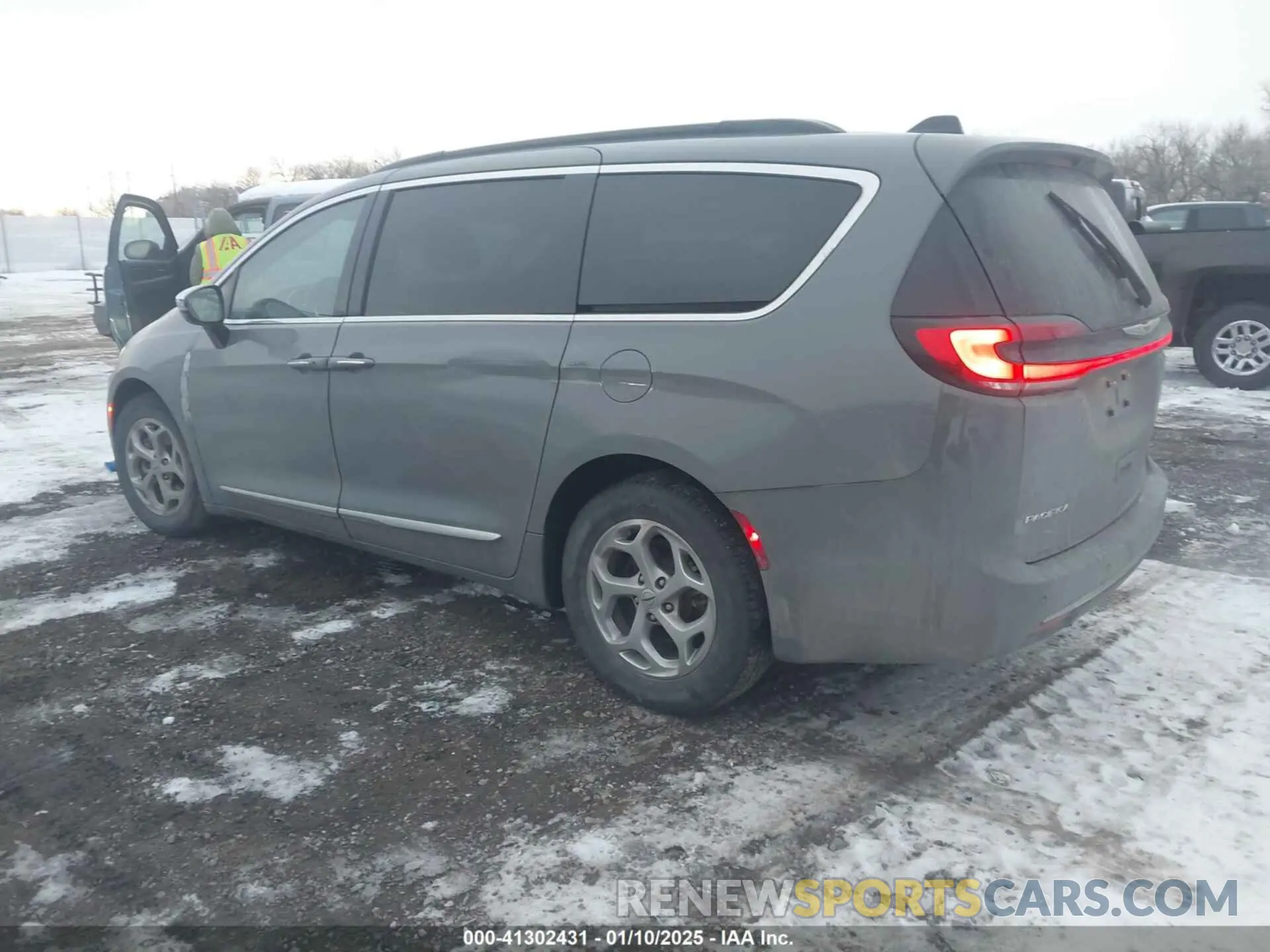 3 fotografías del automóvil dañado 2C4RC1GG6PR557714 CHRYSLER PACIFICA 2023