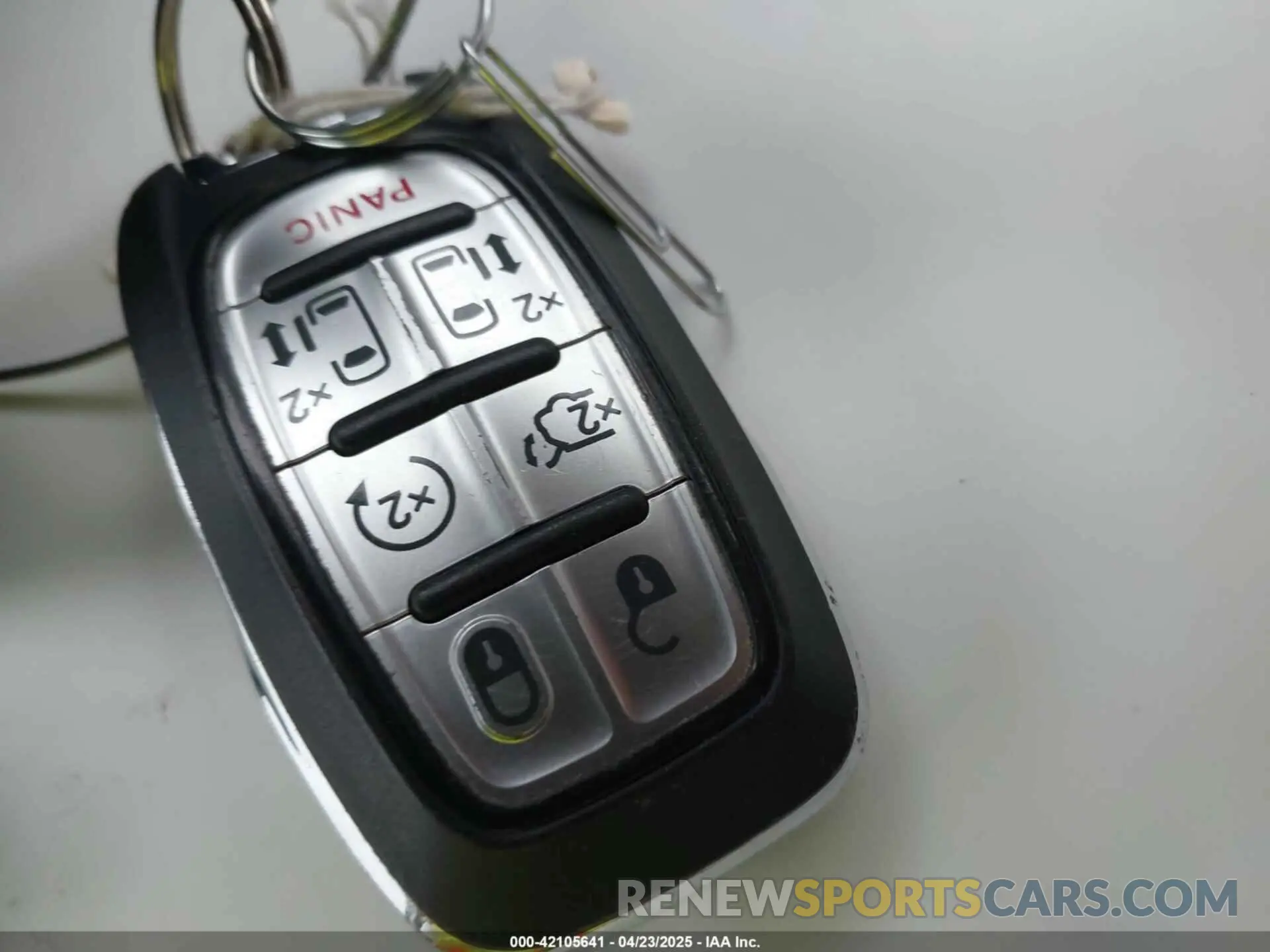 11 fotografías del automóvil dañado 2C4RC1GG9PR610843 CHRYSLER PACIFICA 2023