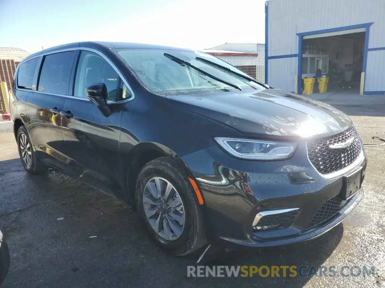 4 fotografías del automóvil dañado 2C4RC1L7XPR632260 CHRYSLER PACIFICA 2023