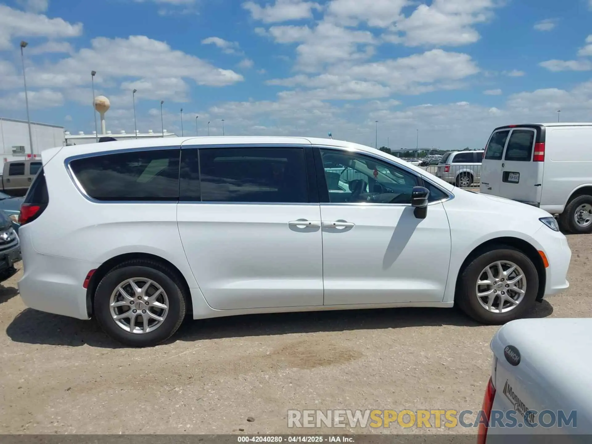 13 fotografías del automóvil dañado 2C4RC1BG0RR151258 CHRYSLER PACIFICA 2024