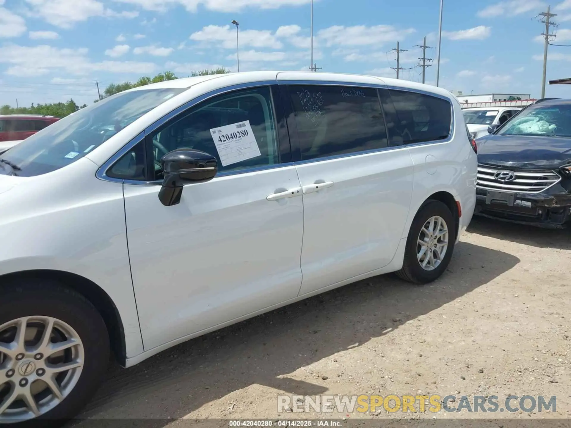 14 fotografías del automóvil dañado 2C4RC1BG0RR151258 CHRYSLER PACIFICA 2024