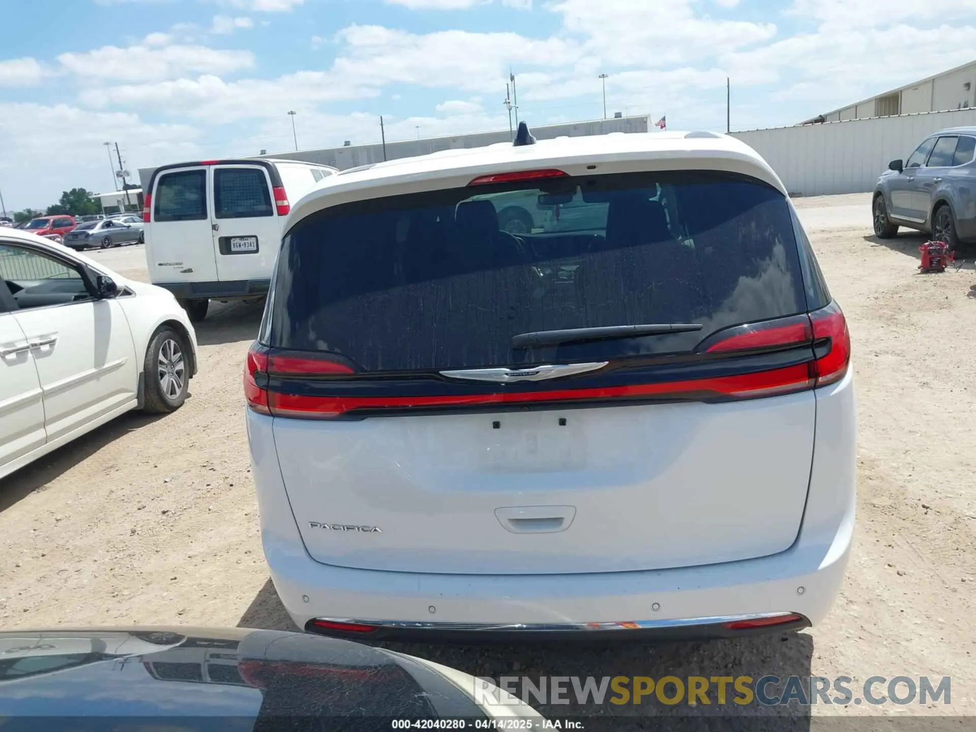 16 fotografías del automóvil dañado 2C4RC1BG0RR151258 CHRYSLER PACIFICA 2024