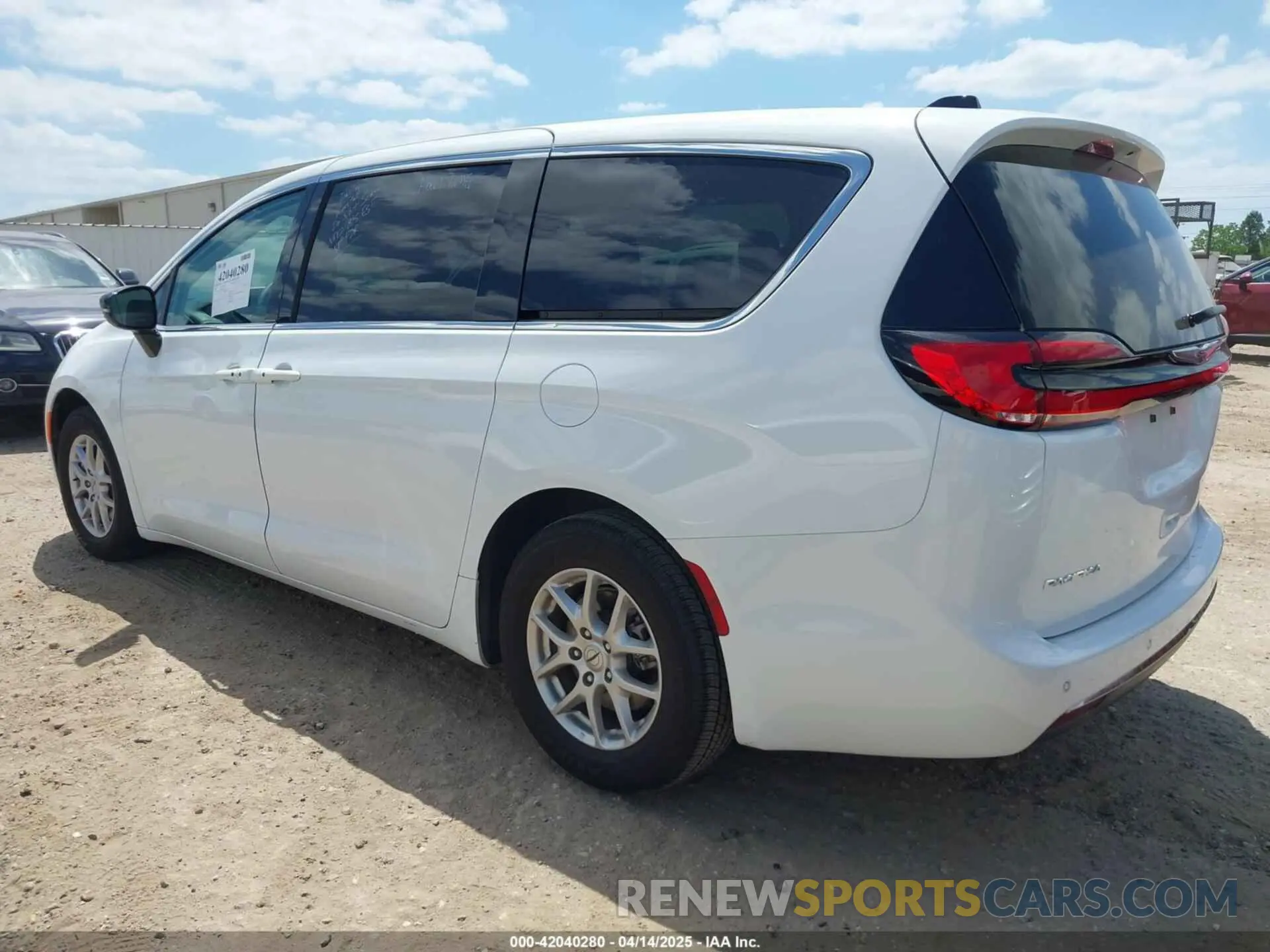 3 fotografías del automóvil dañado 2C4RC1BG0RR151258 CHRYSLER PACIFICA 2024