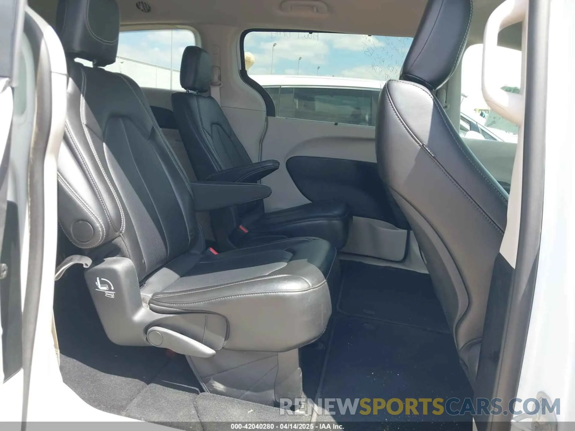 8 fotografías del automóvil dañado 2C4RC1BG0RR151258 CHRYSLER PACIFICA 2024