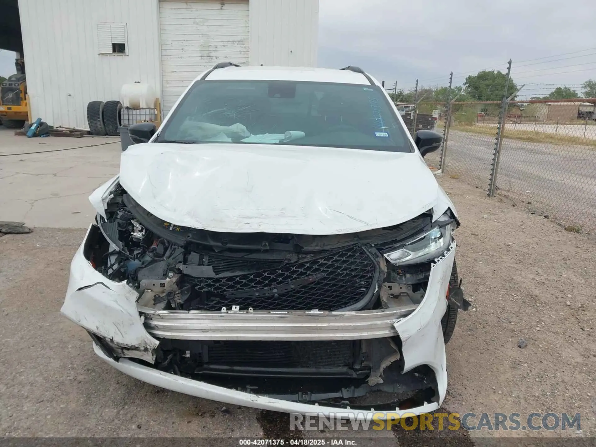 12 fotografías del automóvil dañado 2C4RC1BG0RR184289 CHRYSLER PACIFICA 2024