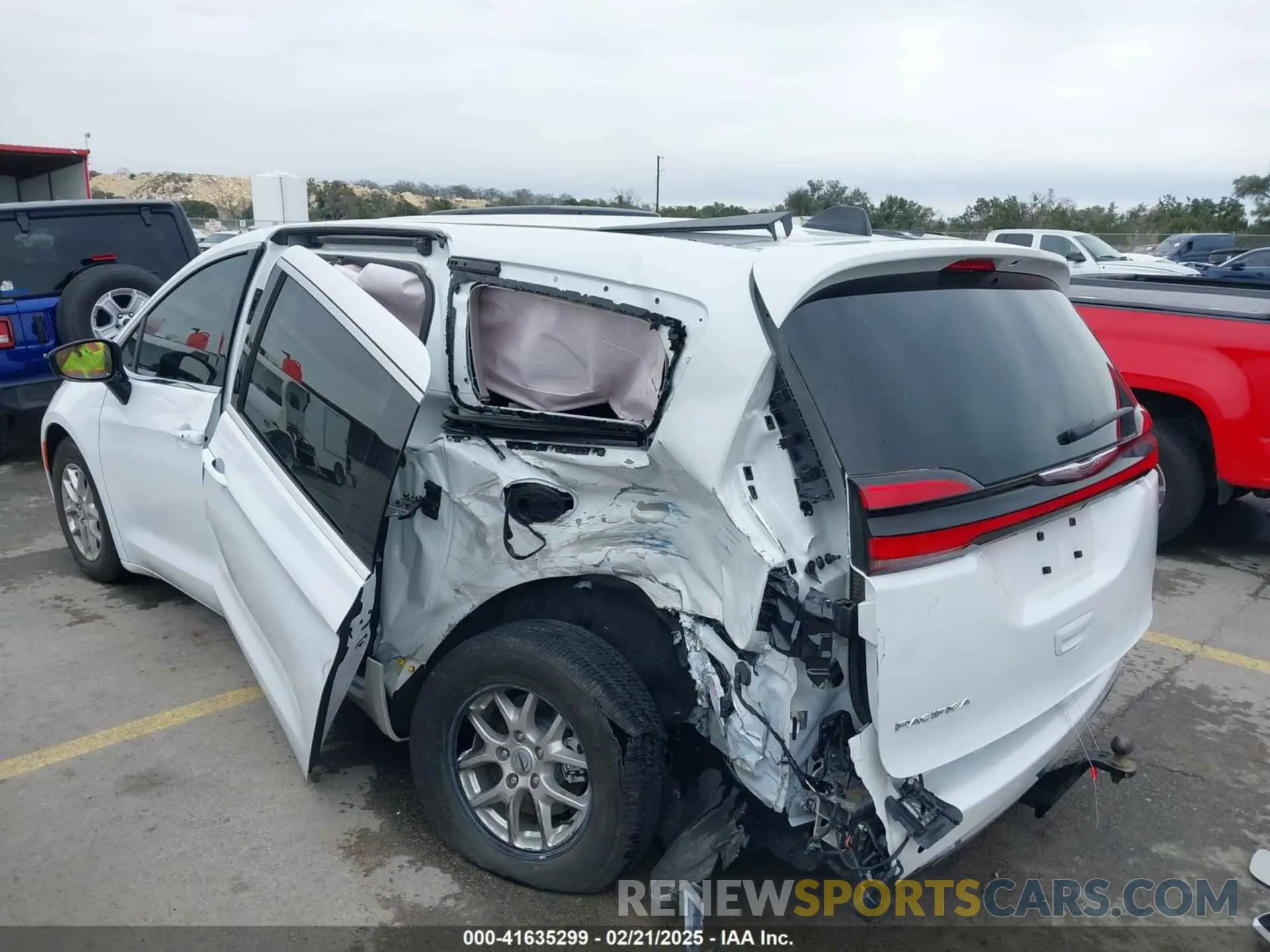 3 fotografías del automóvil dañado 2C4RC1BG1RR137272 CHRYSLER PACIFICA 2024