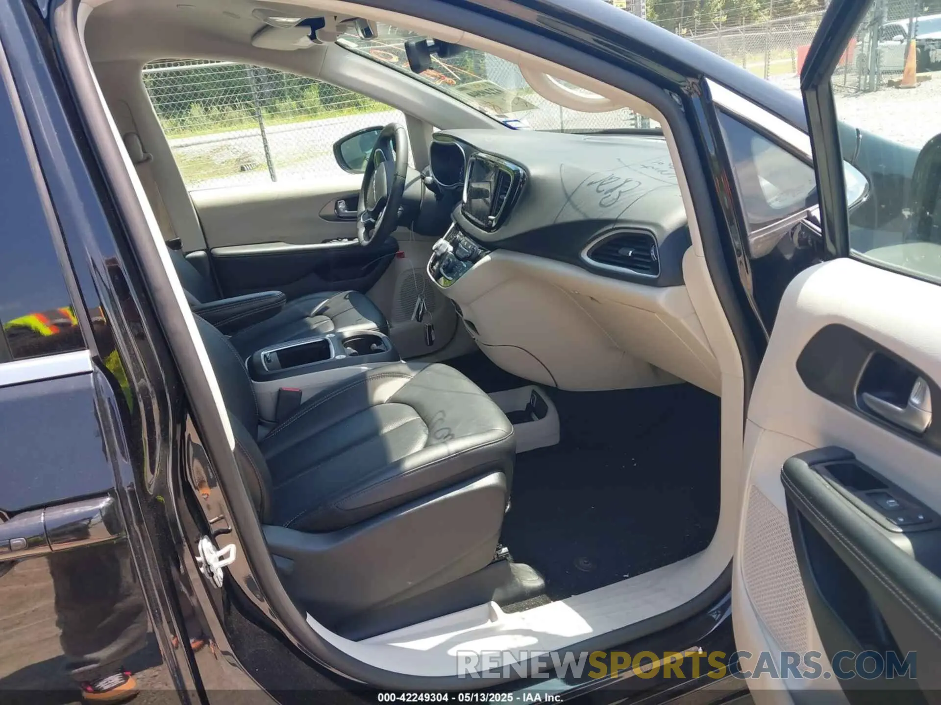 5 fotografías del automóvil dañado 2C4RC1BG1RR151396 CHRYSLER PACIFICA 2024