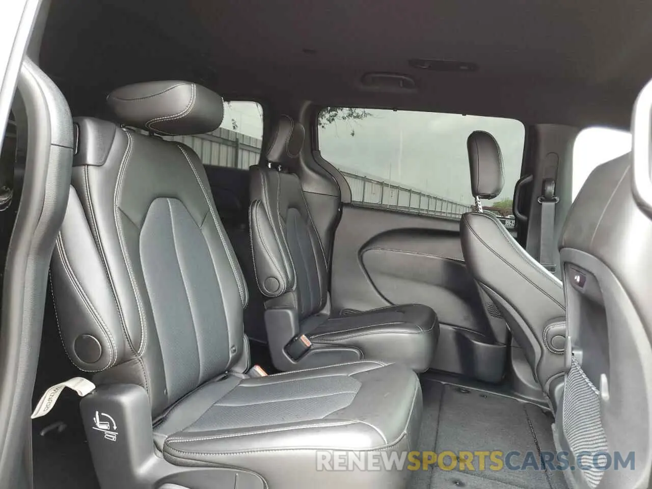 11 fotografías del automóvil dañado 2C4RC1BG2RR190336 CHRYSLER PACIFICA 2024