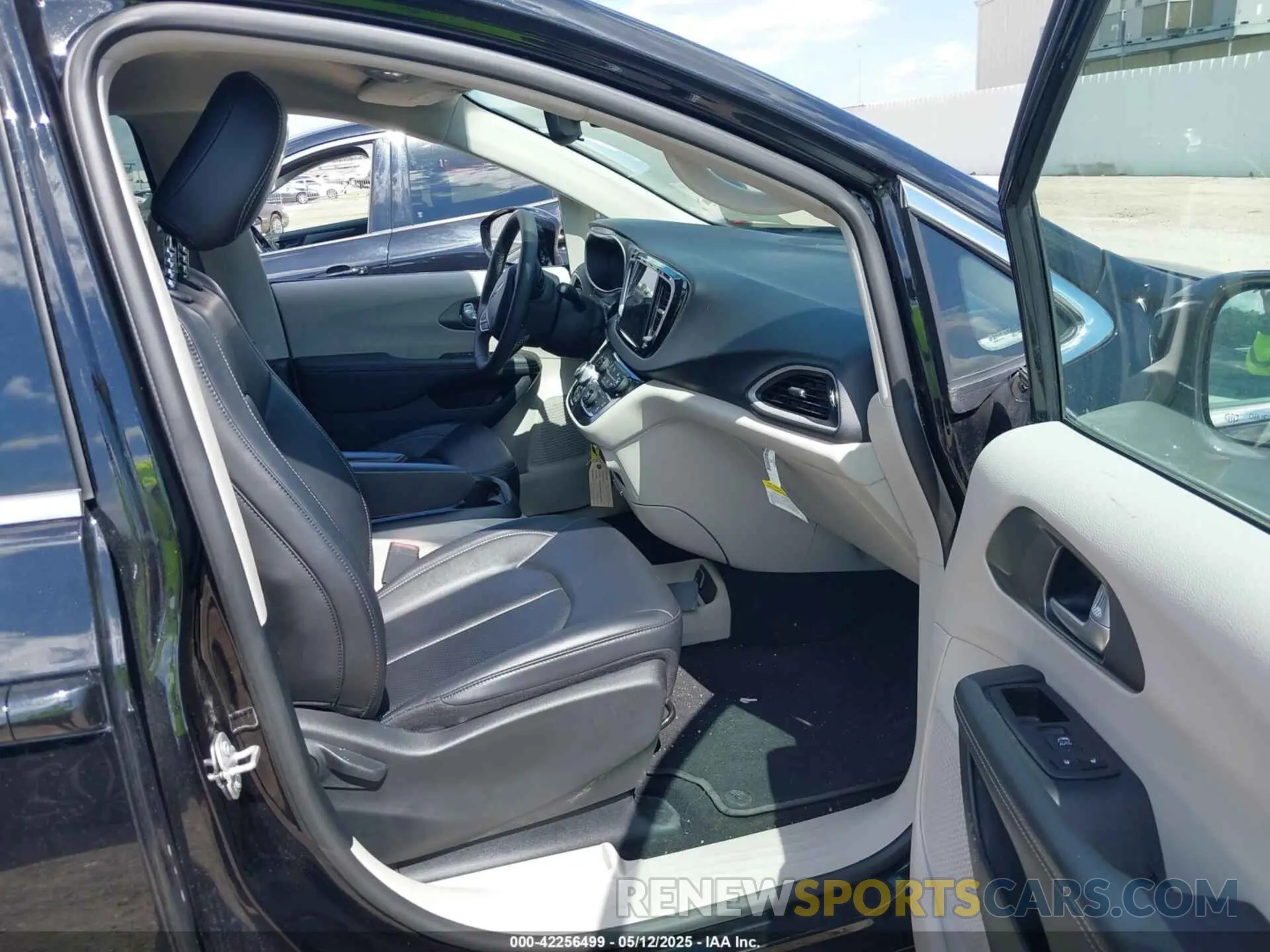 5 fotografías del automóvil dañado 2C4RC1BG3RR143669 CHRYSLER PACIFICA 2024