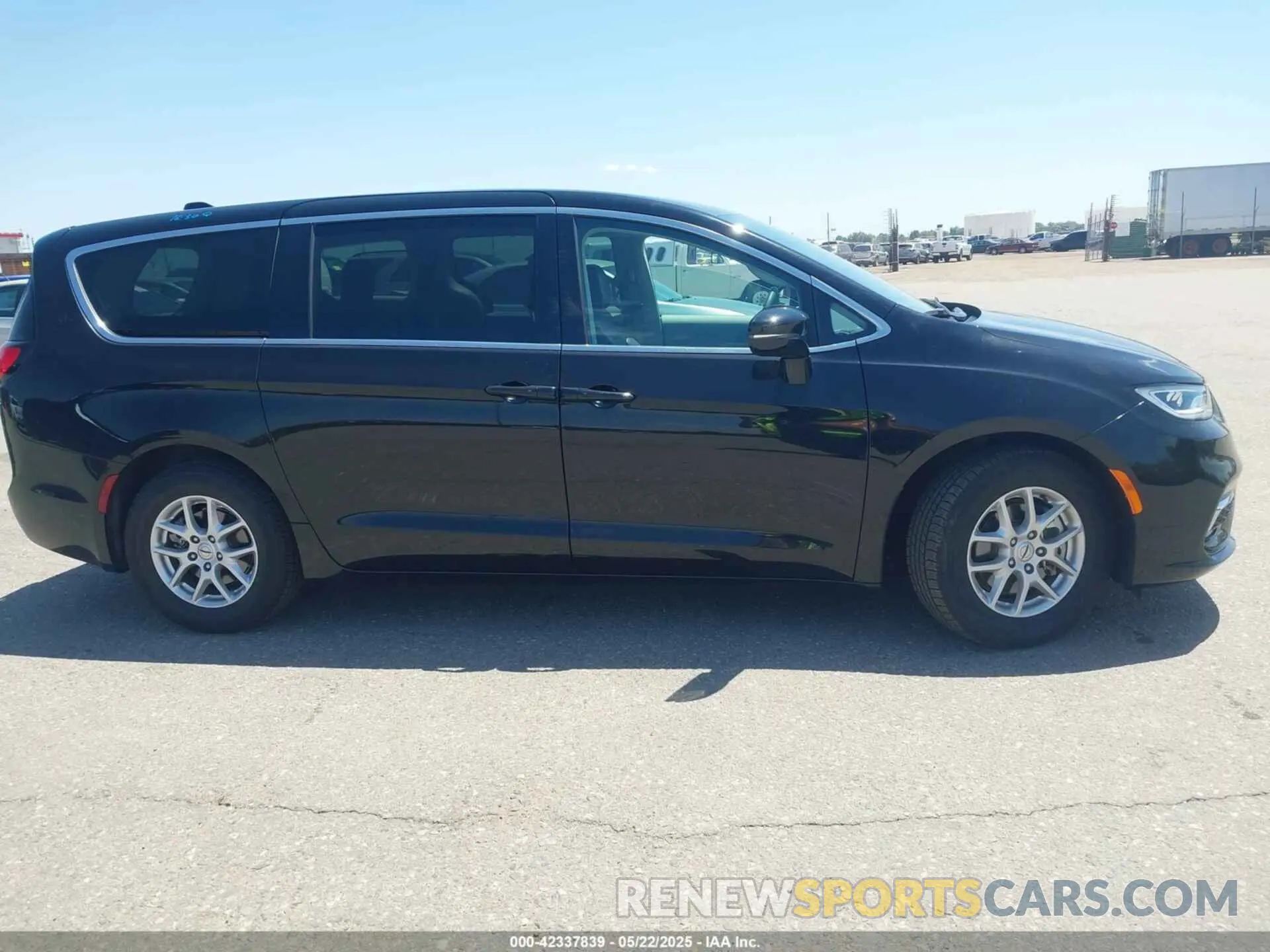 13 fotografías del automóvil dañado 2C4RC1BG3RR162402 CHRYSLER PACIFICA 2024