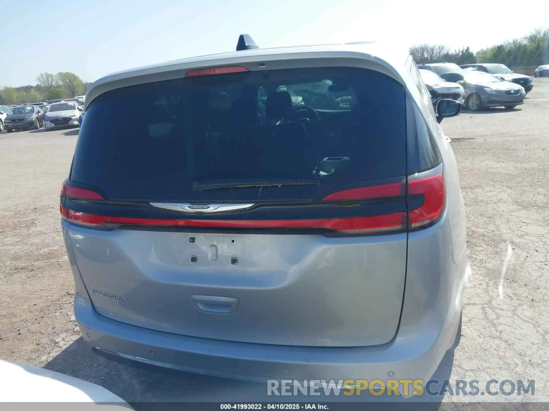 17 fotografías del automóvil dañado 2C4RC1BG3RR179345 CHRYSLER PACIFICA 2024