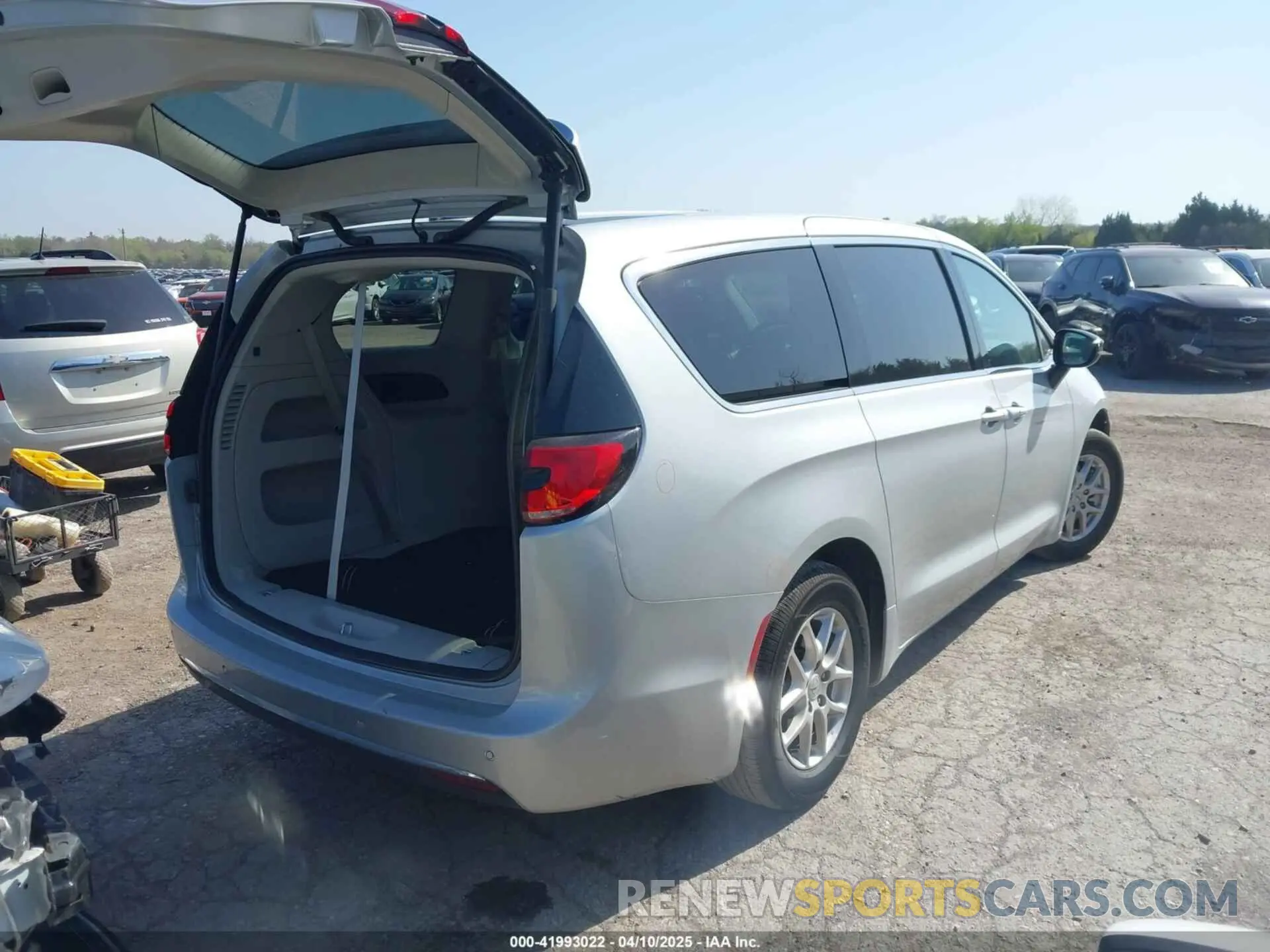 4 fotografías del automóvil dañado 2C4RC1BG3RR179345 CHRYSLER PACIFICA 2024