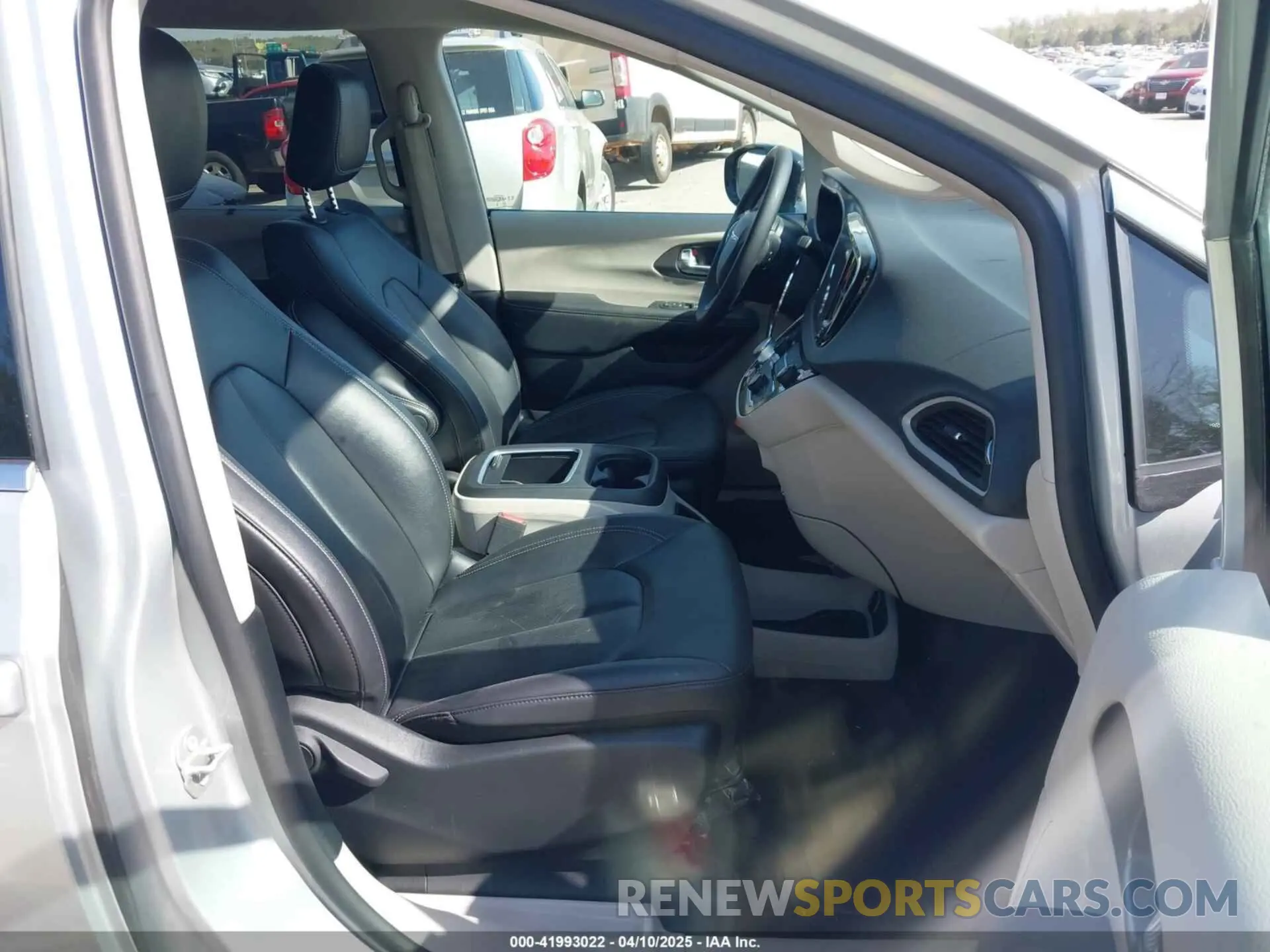 5 fotografías del automóvil dañado 2C4RC1BG3RR179345 CHRYSLER PACIFICA 2024
