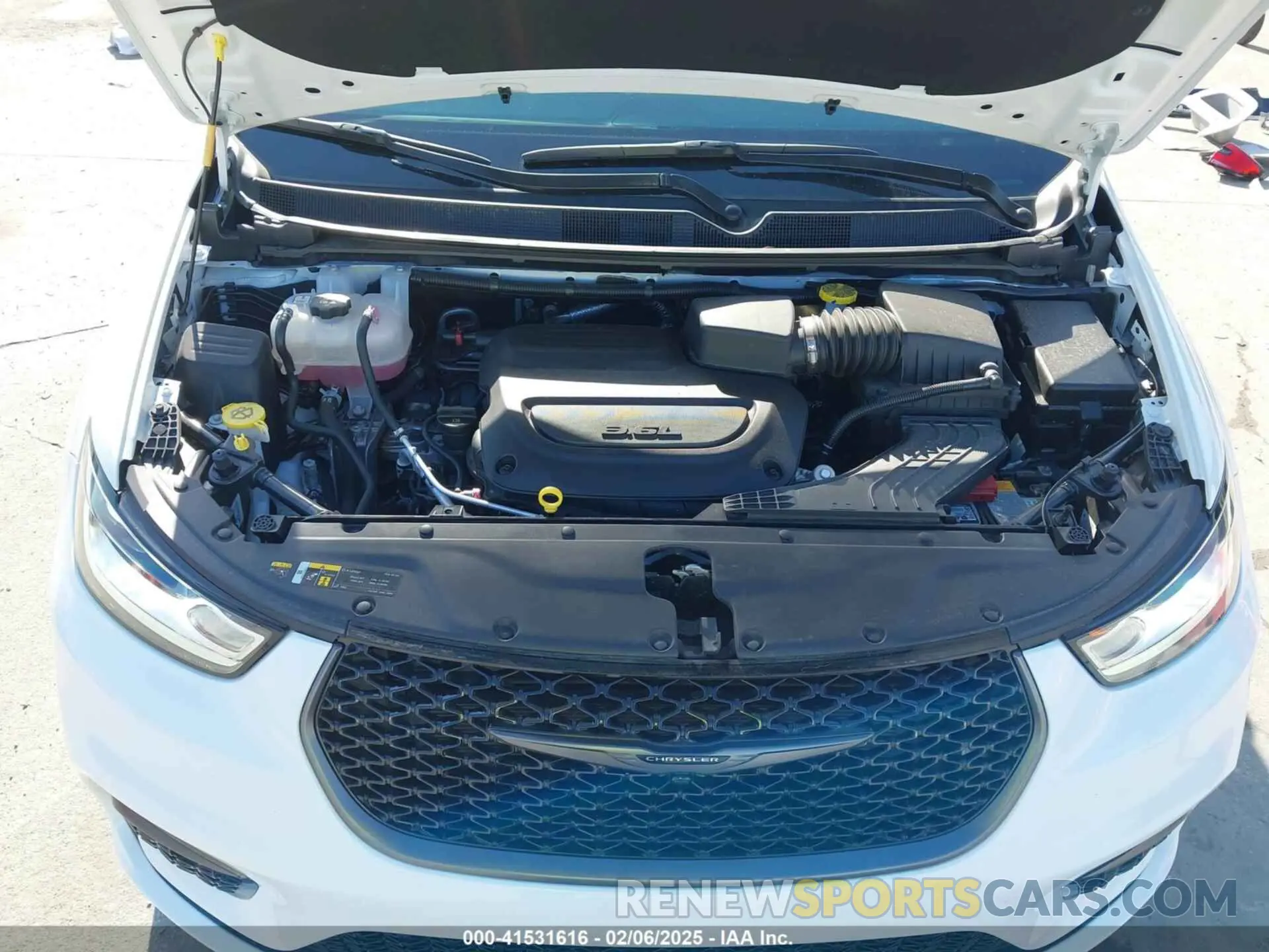 10 fotografías del automóvil dañado 2C4RC1BG3RR183878 CHRYSLER PACIFICA 2024