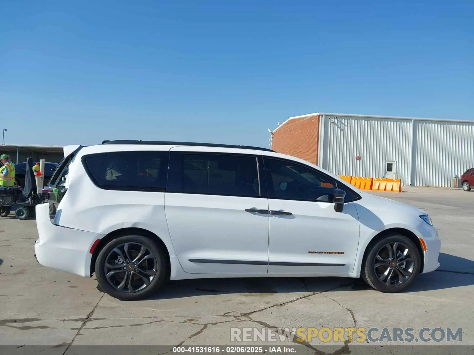 14 fotografías del automóvil dañado 2C4RC1BG3RR183878 CHRYSLER PACIFICA 2024