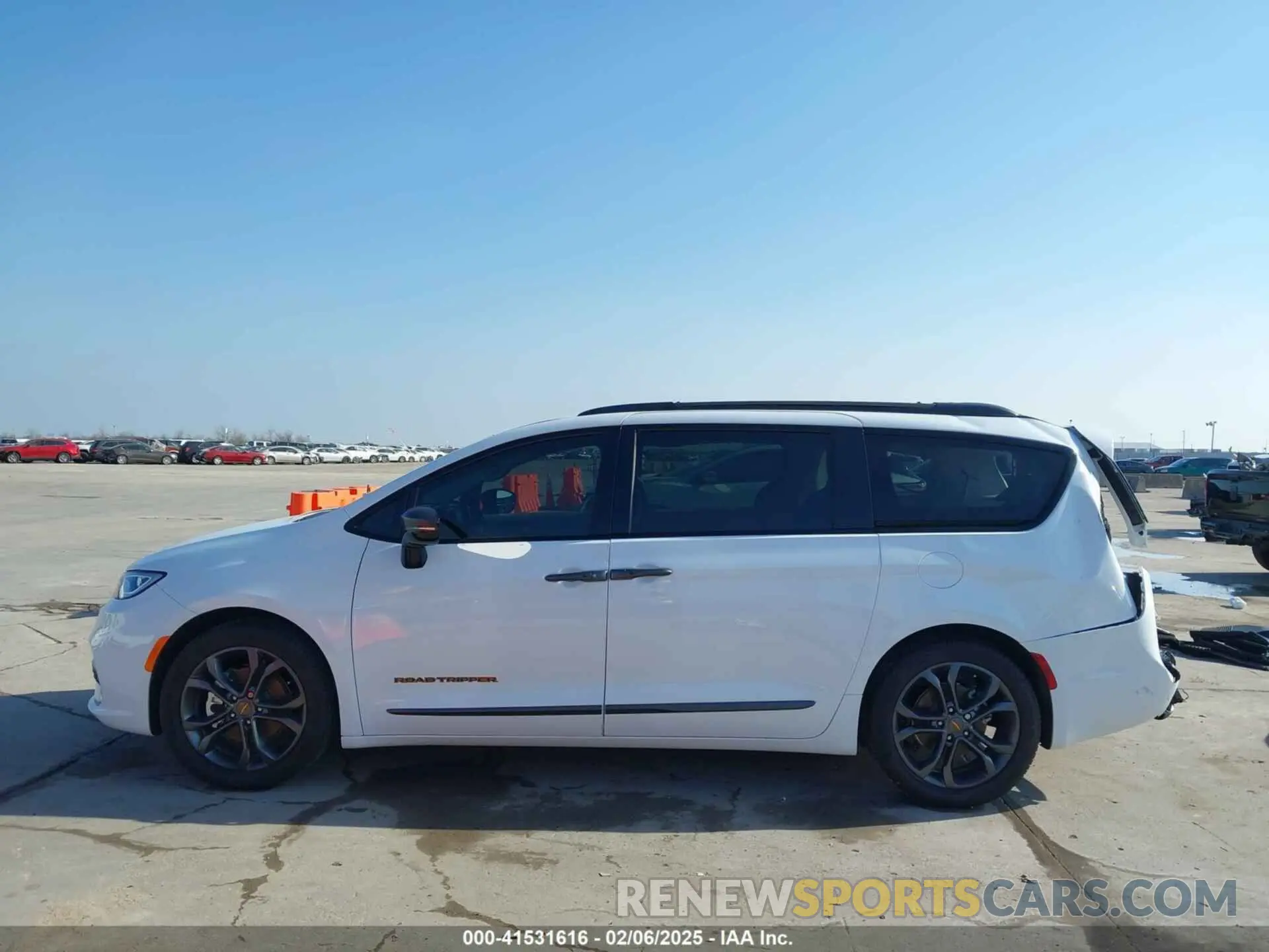 15 fotografías del automóvil dañado 2C4RC1BG3RR183878 CHRYSLER PACIFICA 2024