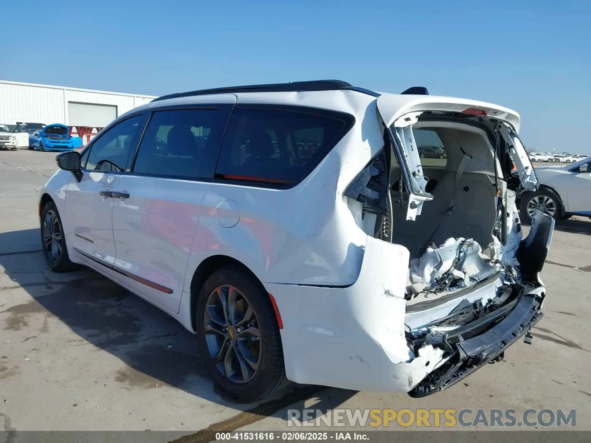 3 fotografías del automóvil dañado 2C4RC1BG3RR183878 CHRYSLER PACIFICA 2024