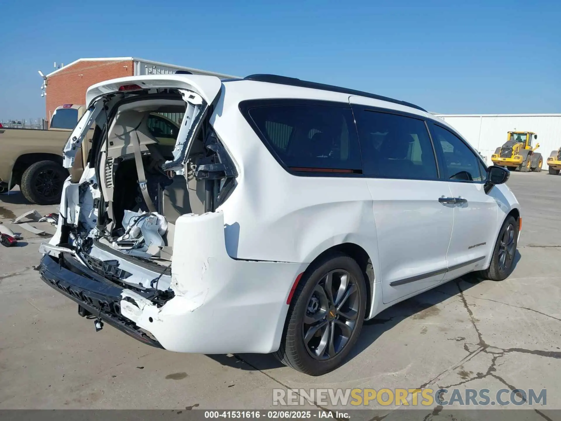 4 fotografías del automóvil dañado 2C4RC1BG3RR183878 CHRYSLER PACIFICA 2024