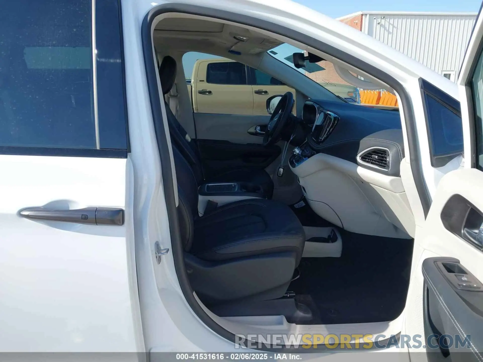 5 fotografías del automóvil dañado 2C4RC1BG3RR183878 CHRYSLER PACIFICA 2024