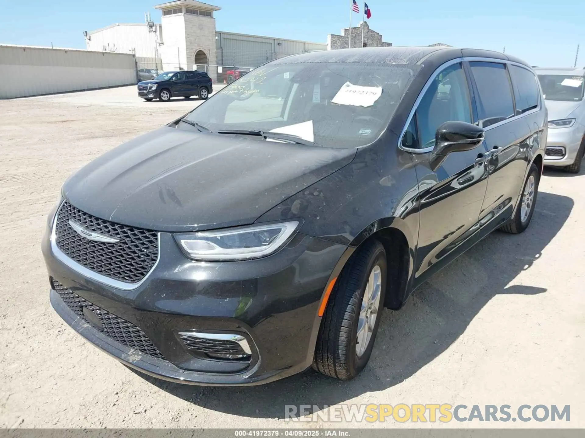 2 fotografías del automóvil dañado 2C4RC1BG3RR186795 CHRYSLER PACIFICA 2024
