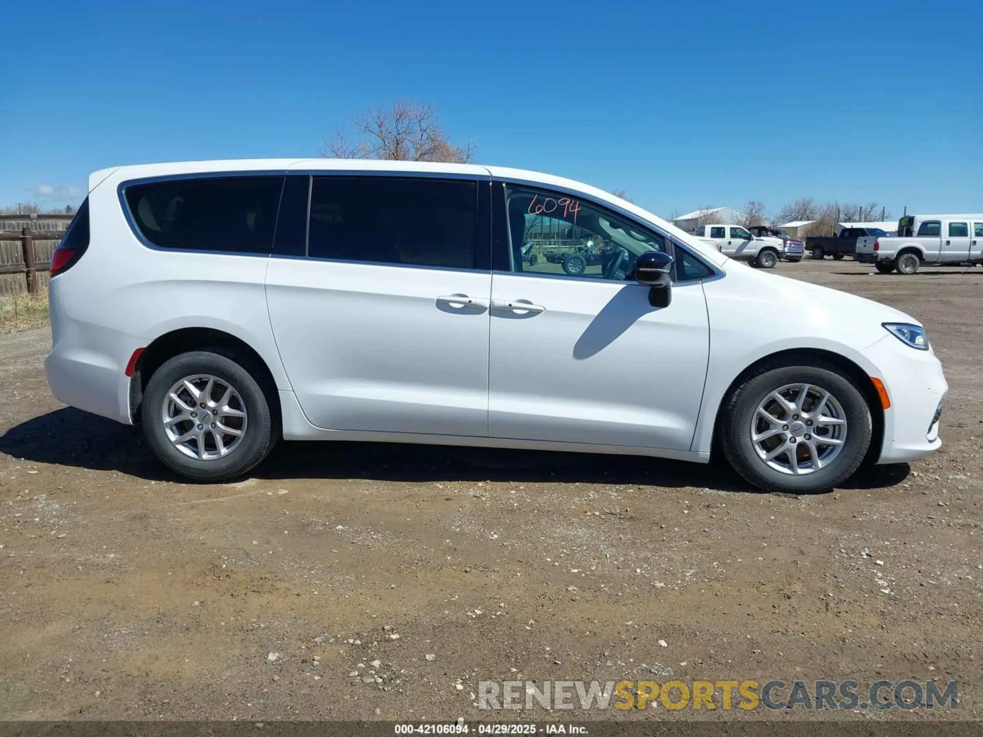 14 fotografías del automóvil dañado 2C4RC1BG4RR129831 CHRYSLER PACIFICA 2024