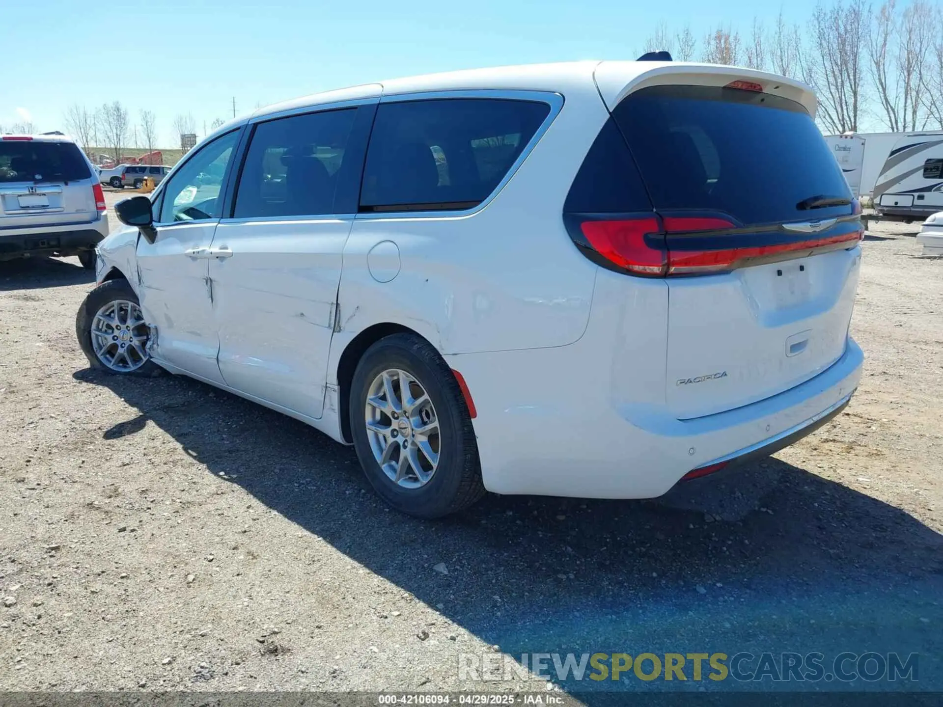 3 fotografías del automóvil dañado 2C4RC1BG4RR129831 CHRYSLER PACIFICA 2024