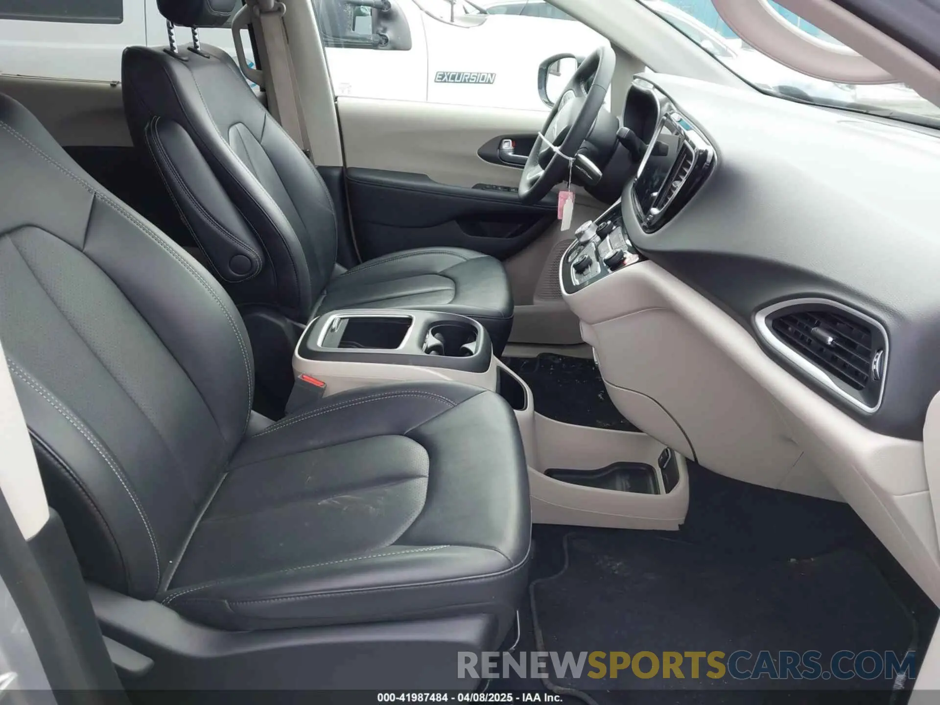 5 fotografías del automóvil dañado 2C4RC1BG4RR159301 CHRYSLER PACIFICA 2024