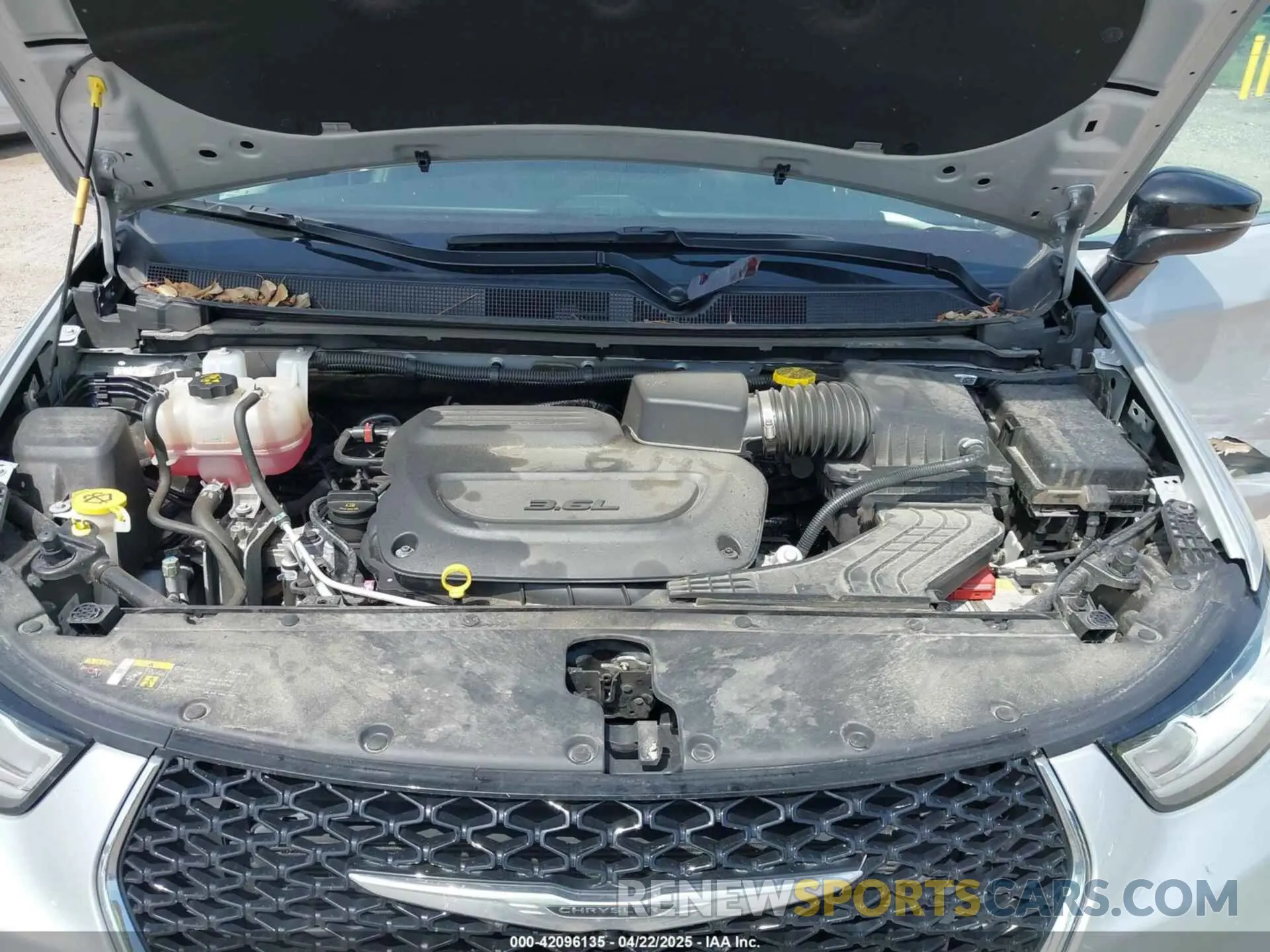 10 fotografías del automóvil dañado 2C4RC1BG5RR132205 CHRYSLER PACIFICA 2024