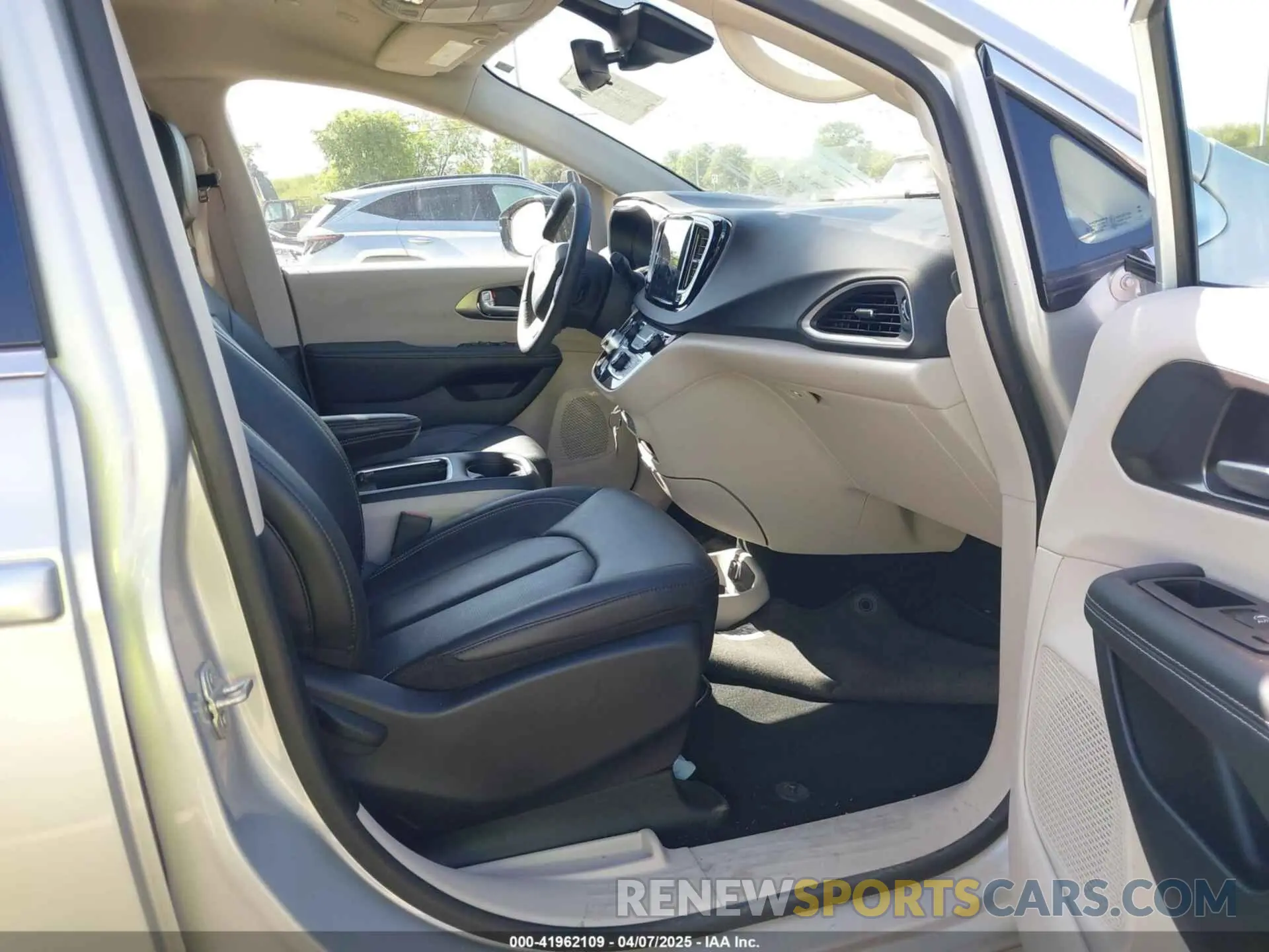 5 fotografías del automóvil dañado 2C4RC1BG5RR140451 CHRYSLER PACIFICA 2024