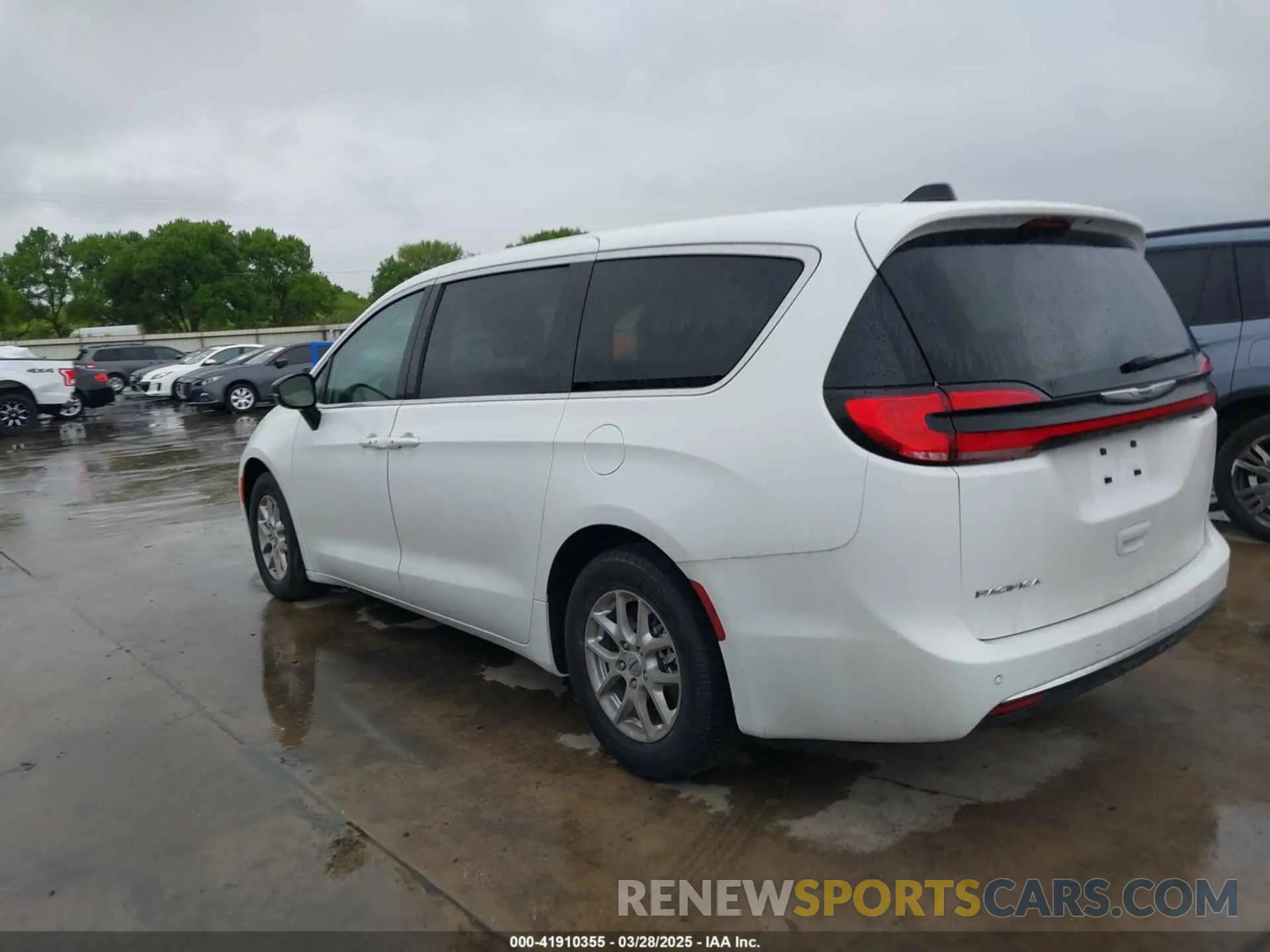 14 fotografías del automóvil dañado 2C4RC1BG5RR149022 CHRYSLER PACIFICA 2024