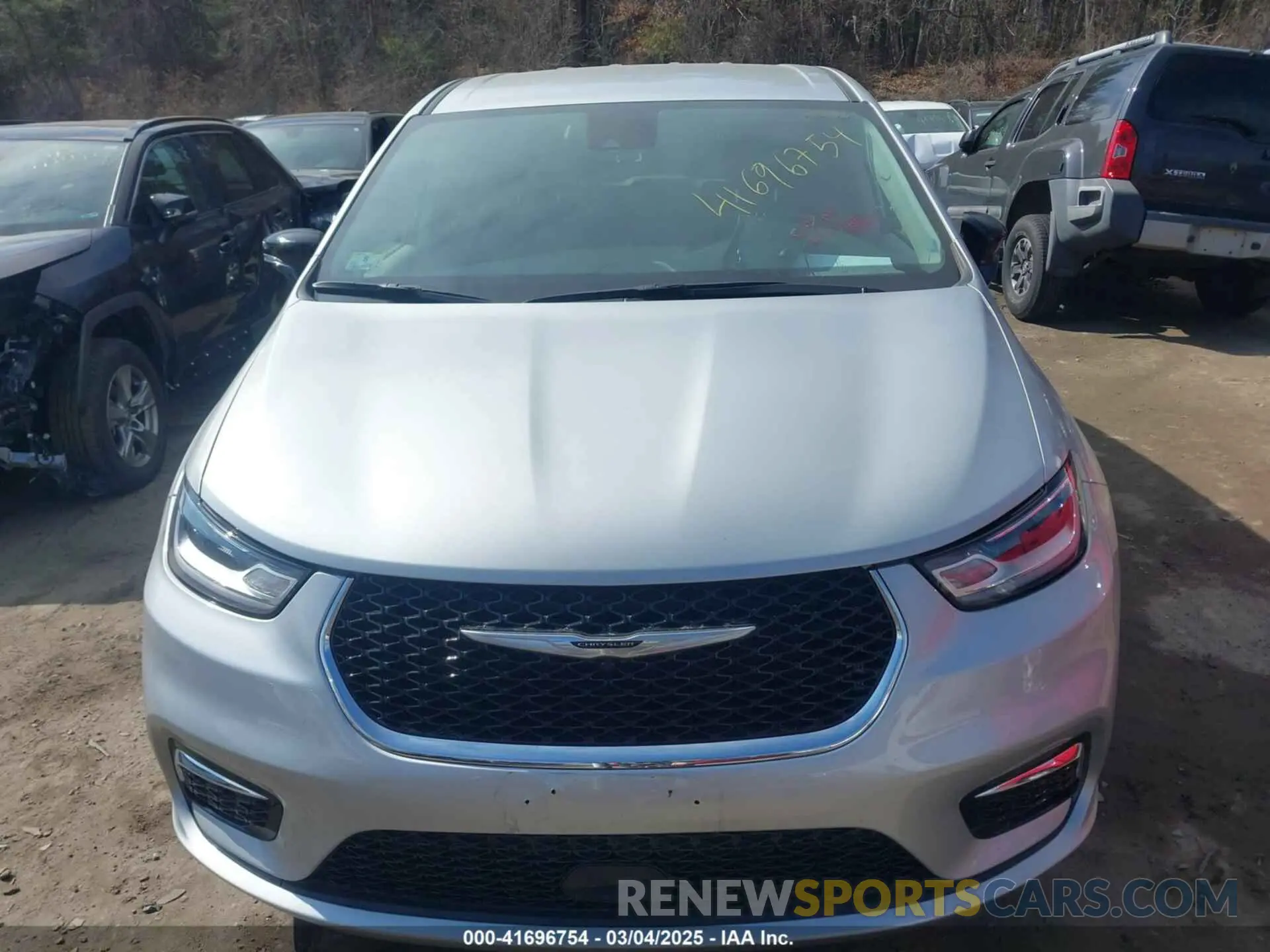 12 fotografías del automóvil dañado 2C4RC1BG5RR172879 CHRYSLER PACIFICA 2024